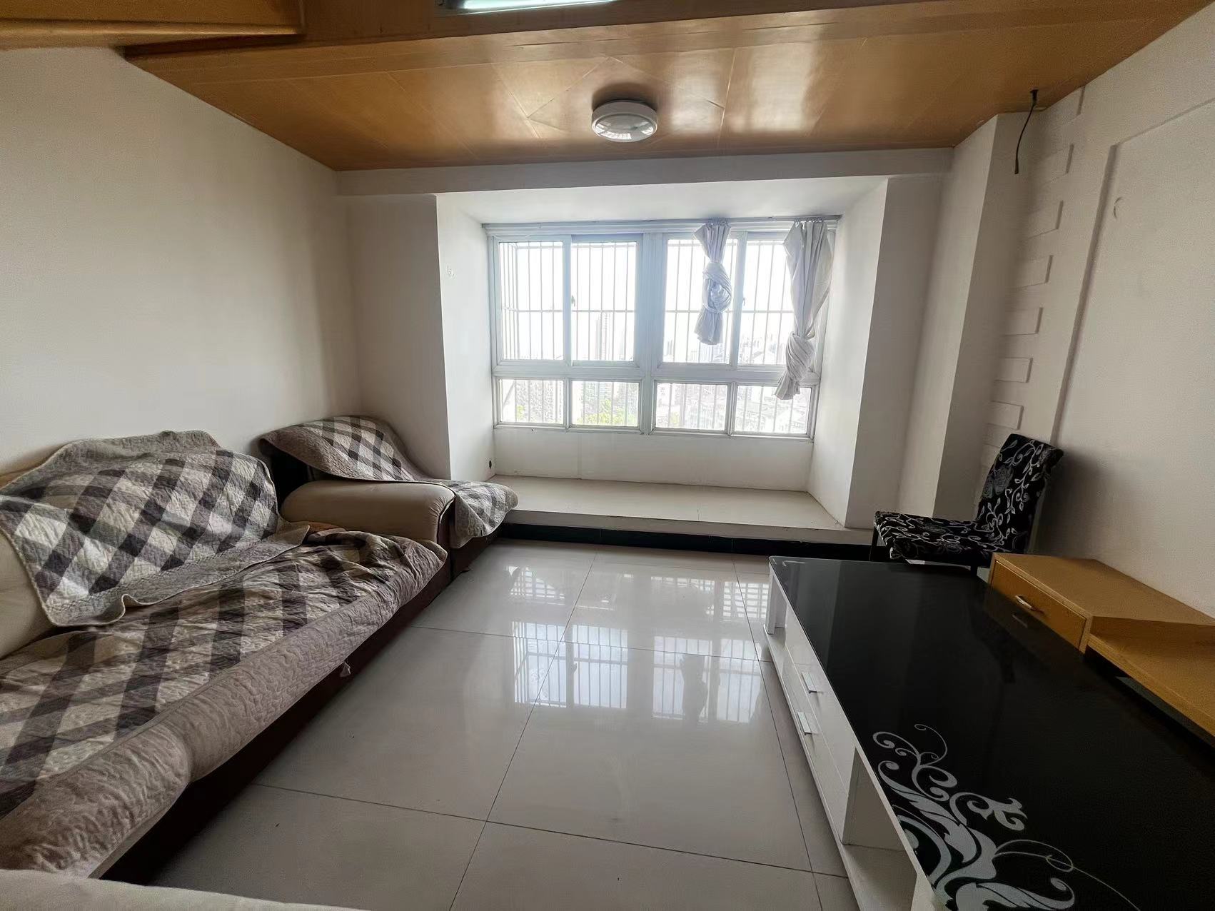 永和佳苑北区 4室2厅2卫 80m²