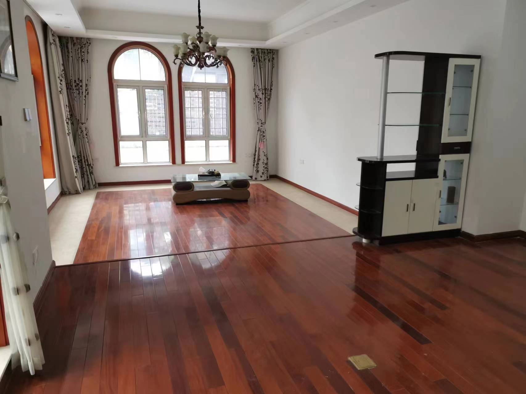 顺发御园 5室3厅3卫 310m²