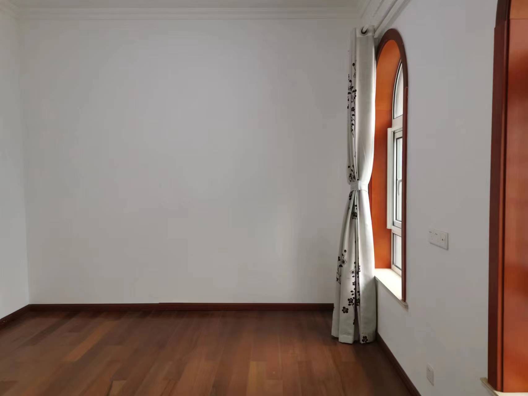 顺发御园 5室3厅3卫 310m&sup2;