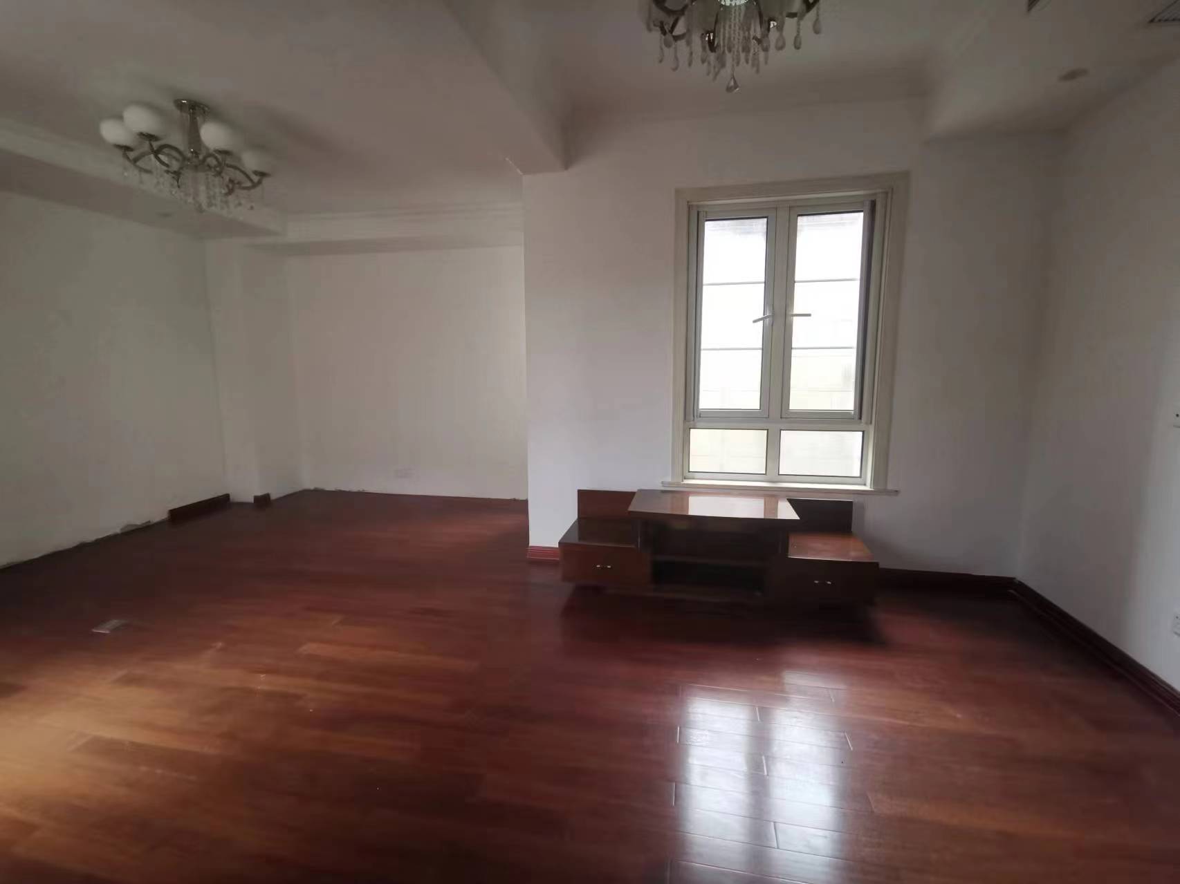 顺发御园 5室3厅3卫 310m&sup2;