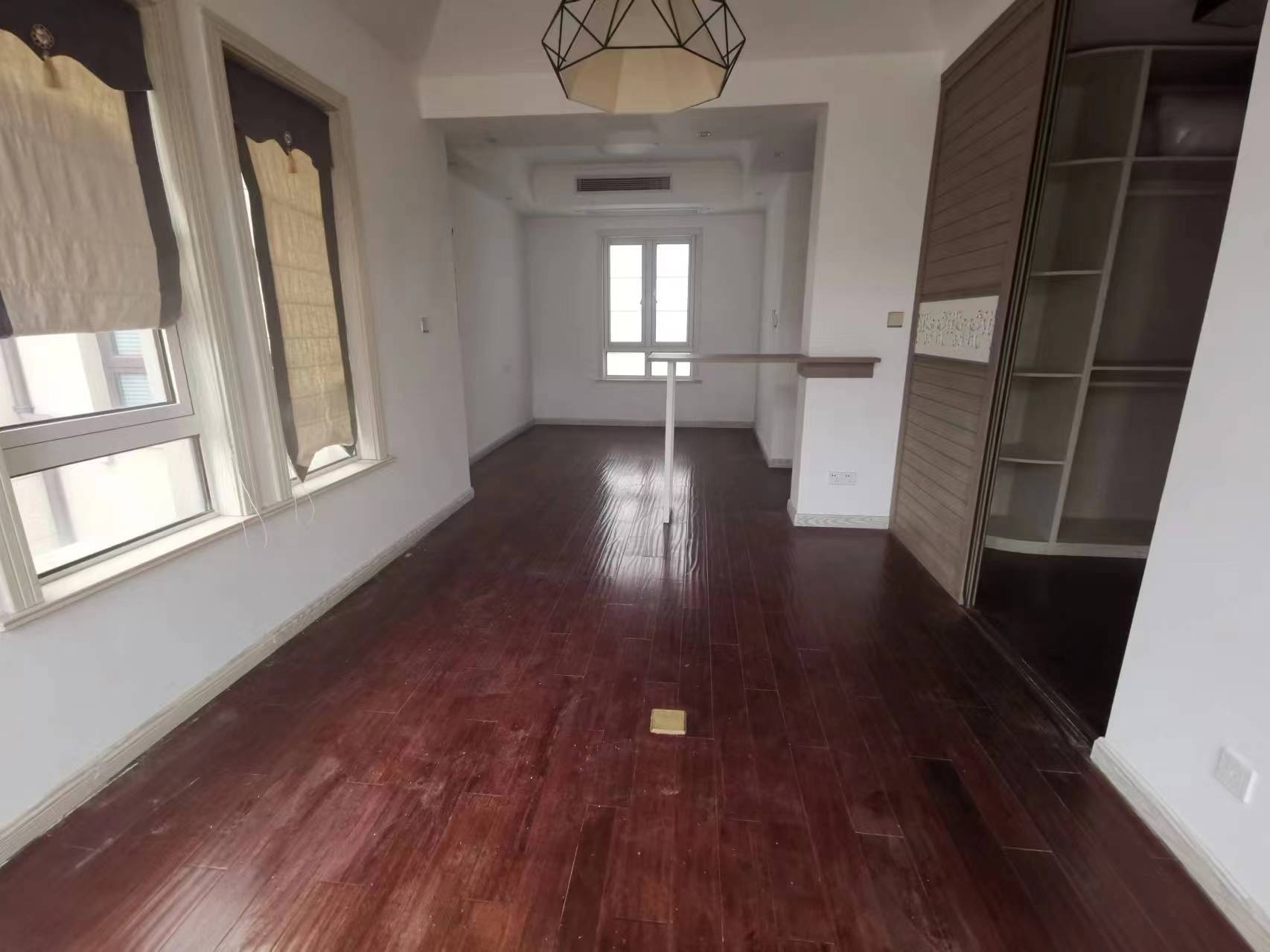 顺发御园 5室3厅3卫 310m&sup2;