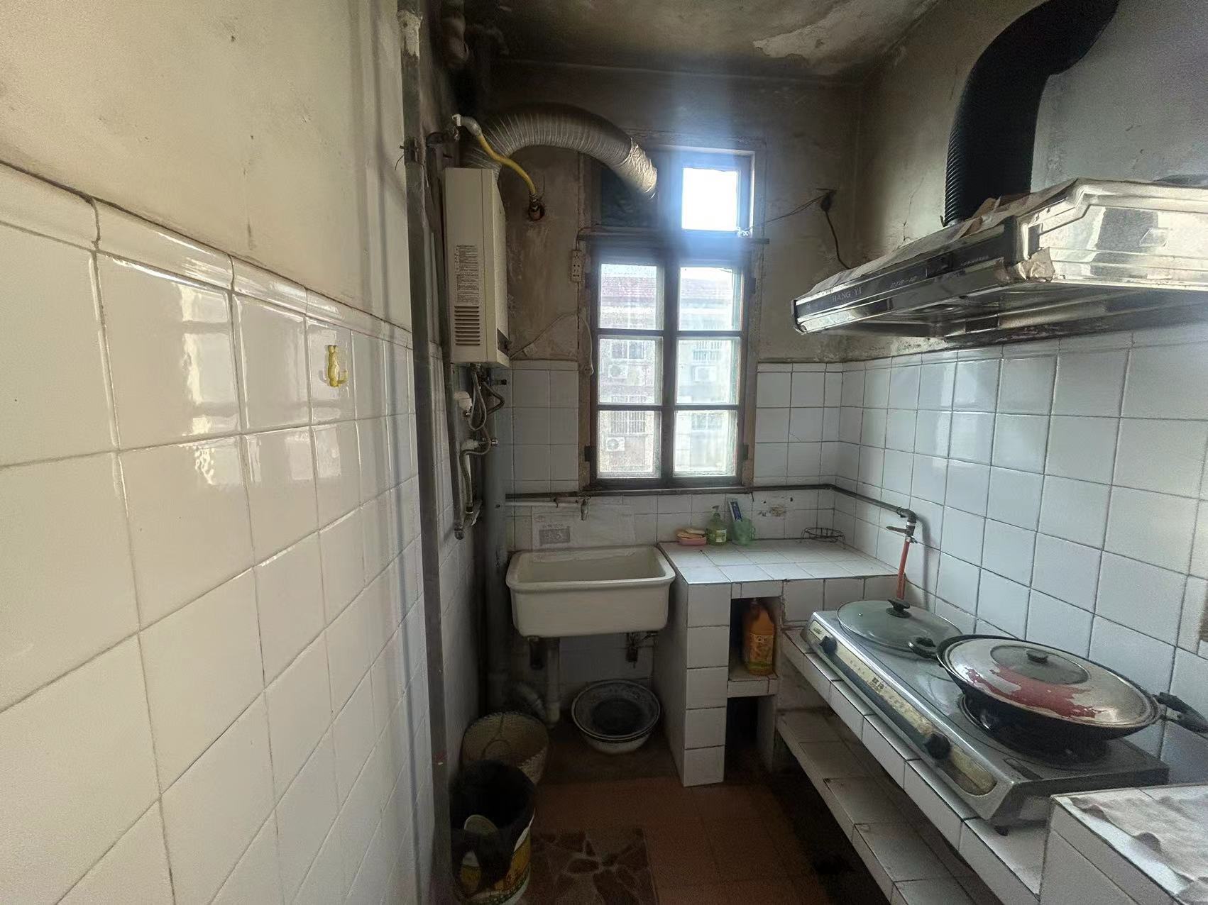 城港新村 3室1厅1卫 78m&sup2;
