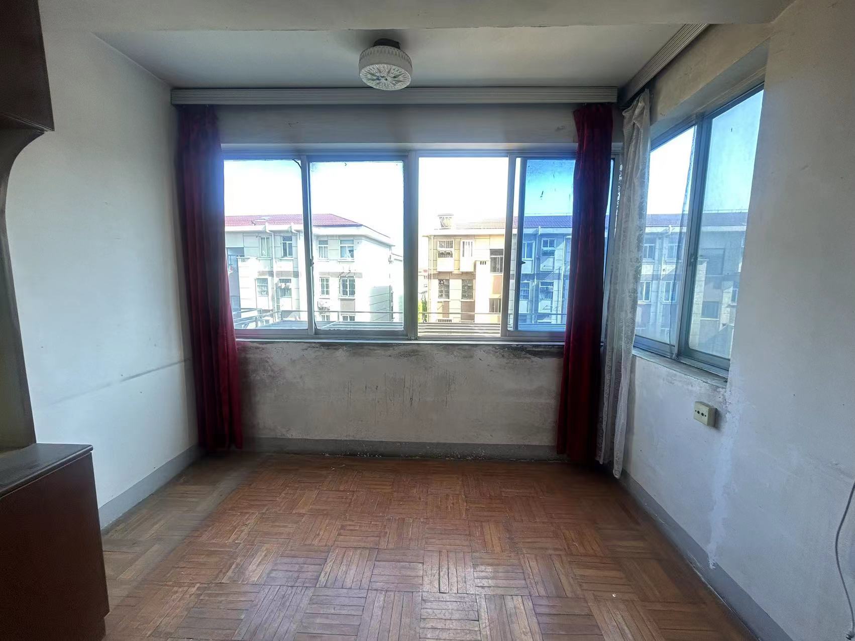 城港新村 3室1厅1卫 78m&sup2;