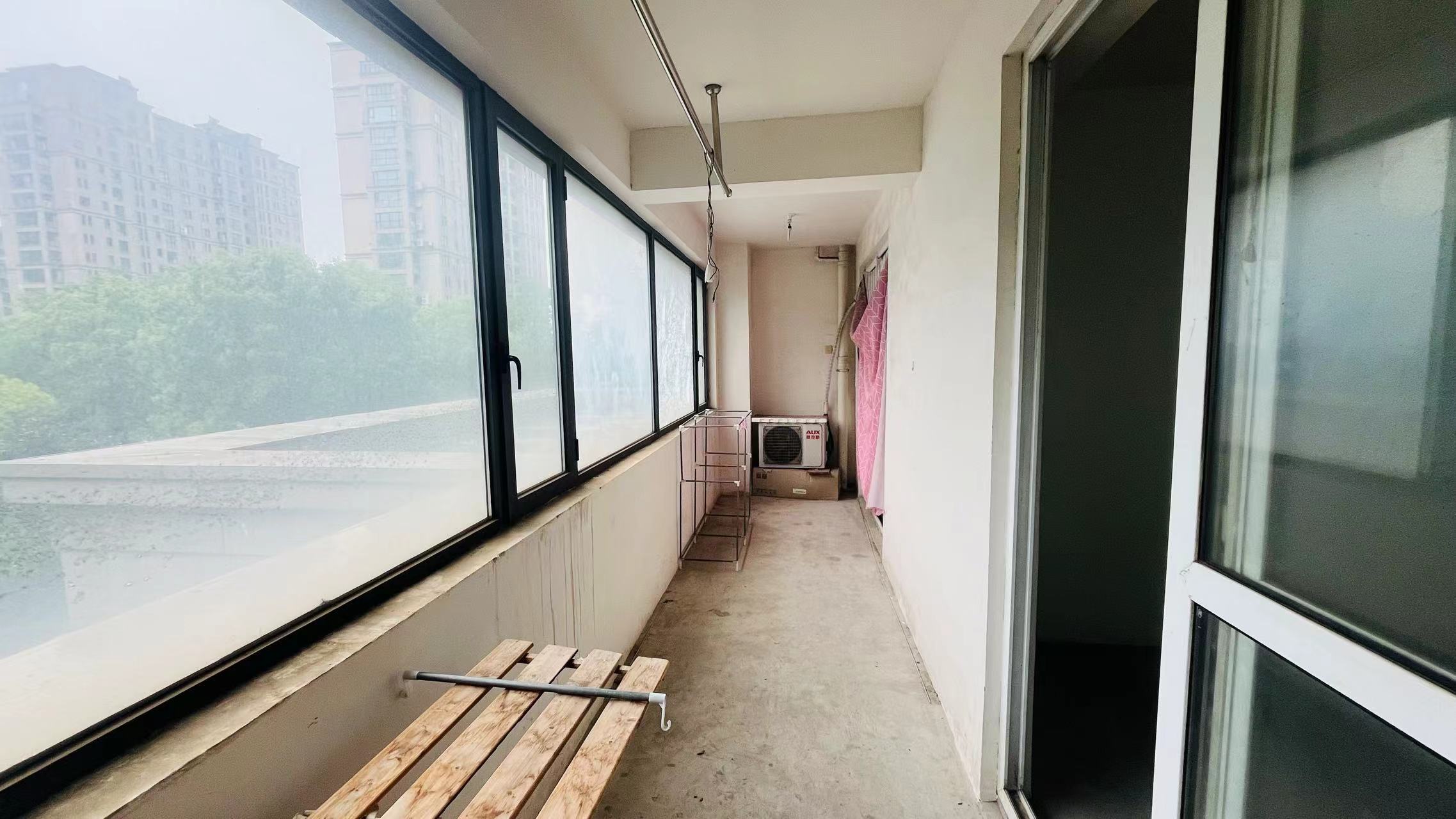 中港城世家 4室2厅2卫 189m&sup2;