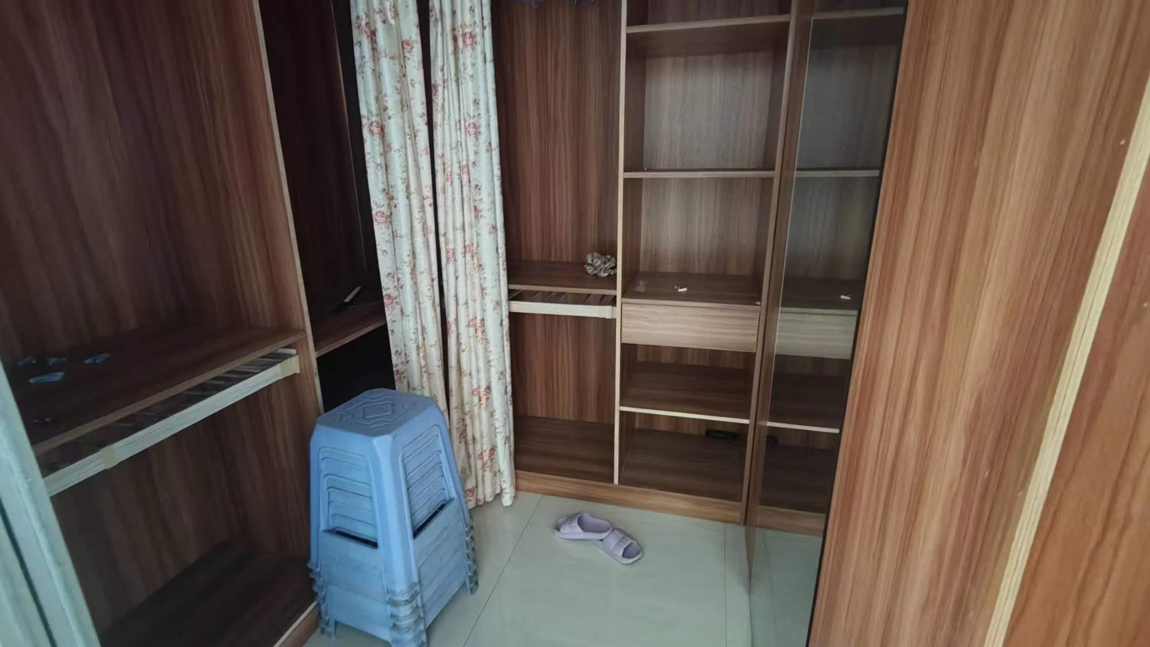 紫阳新城 3室2厅1卫 133.00m&sup2;