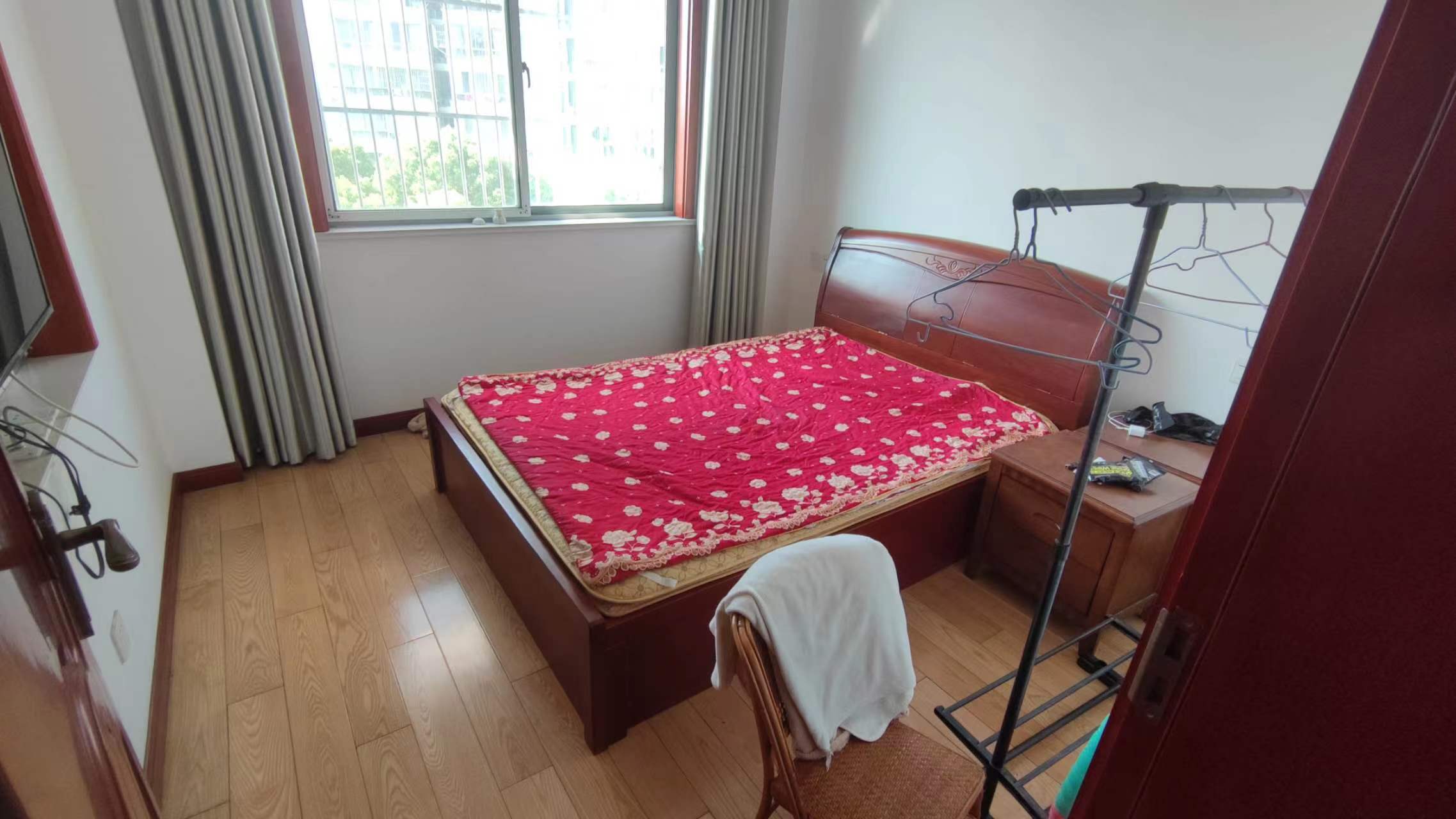 紫阳新城 3室2厅1卫 133.00m&sup2;