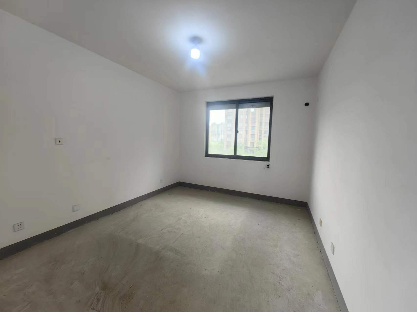 兴石花园 3室2厅1卫 105m&sup2;