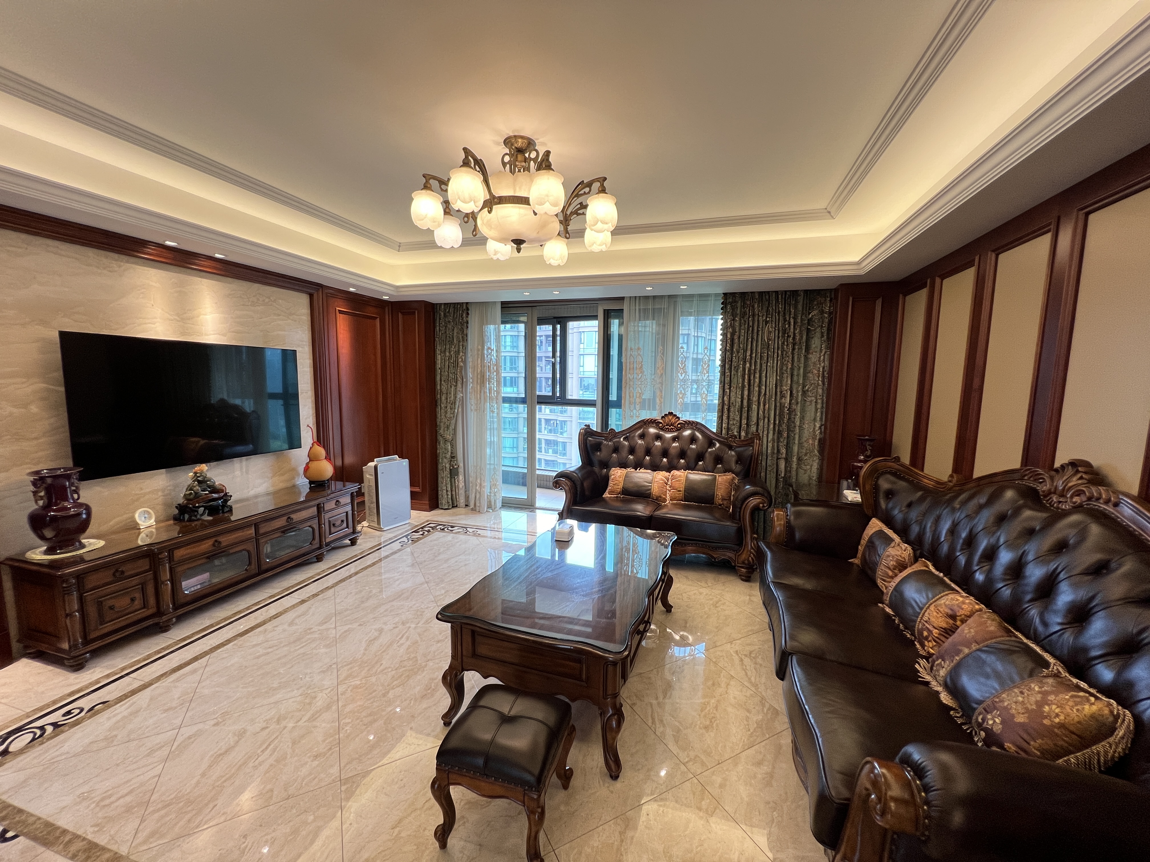 绿城玉兰公寓 3室2厅2卫 186.36m²