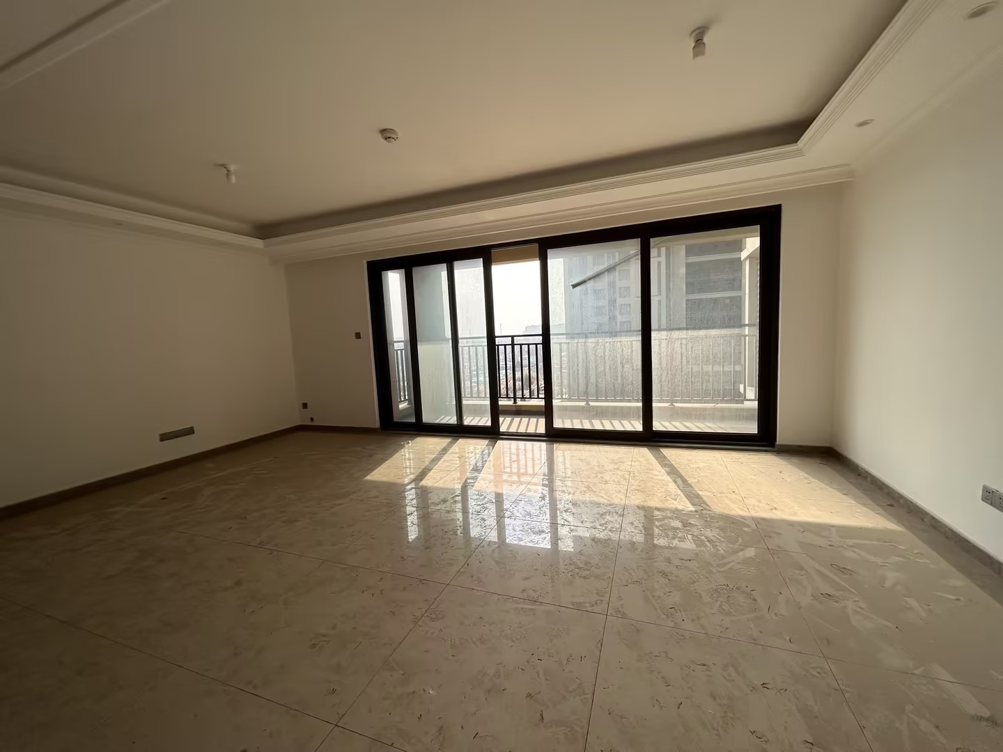 富力院士廷 4室2厅2卫 144m&sup2;