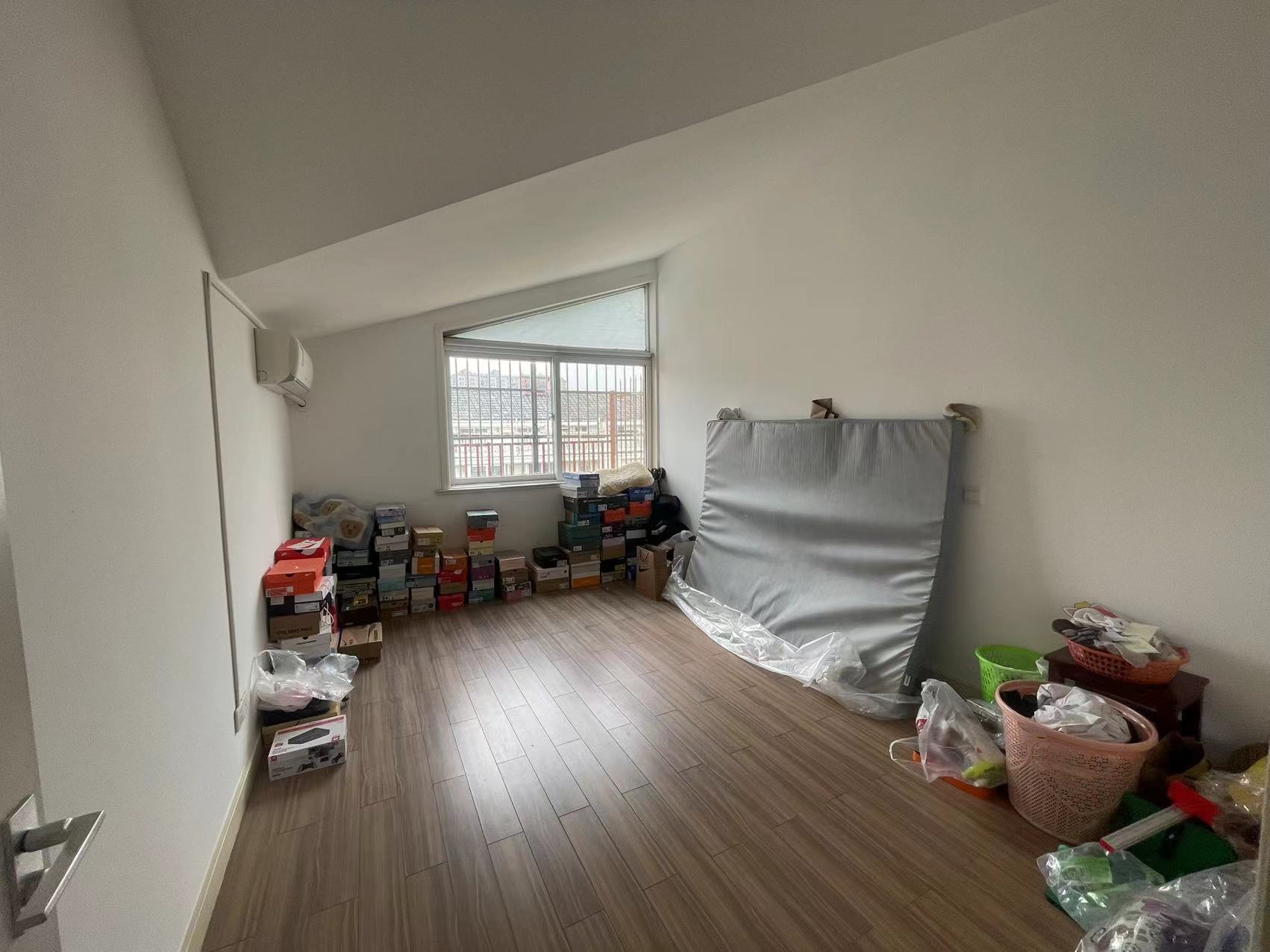 春晖花园 5室2厅2卫 197m&sup2;