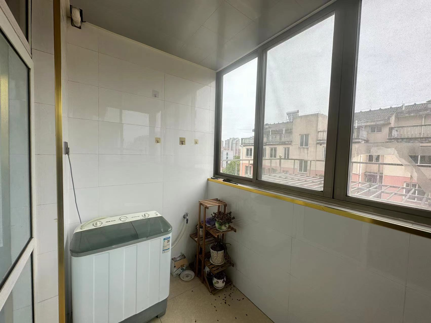 金桥花园 4室2厅1卫 120m&sup2;