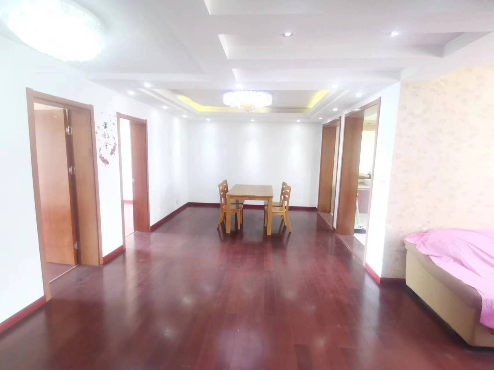 新港花苑西区 4室3厅2卫 132.00m&sup2;