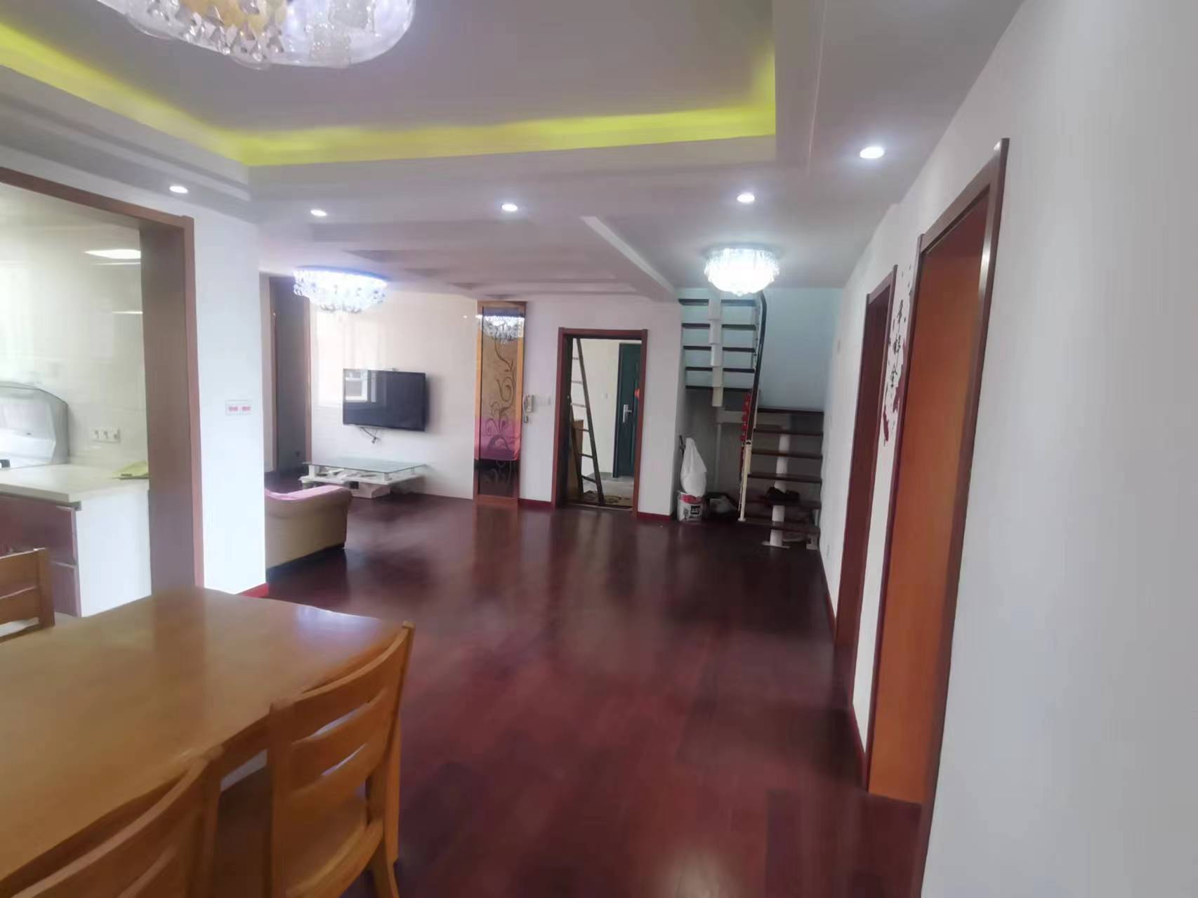新港花苑西区 4室3厅2卫 132.00m&sup2;