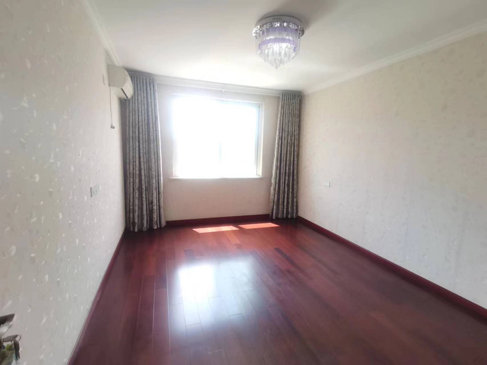 新港花苑西区 4室3厅2卫 132.00m&sup2;