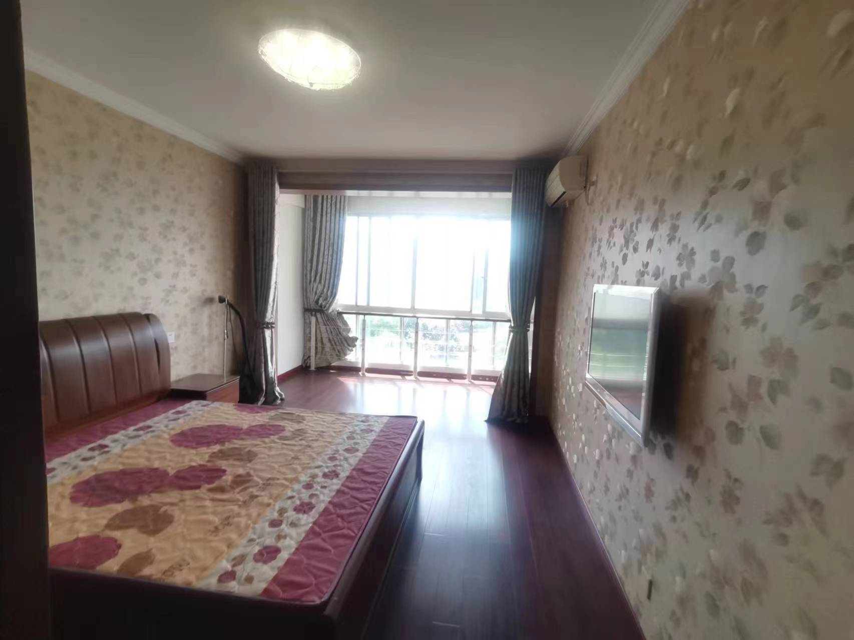 新港花苑西区 4室3厅2卫 132.00m&sup2;
