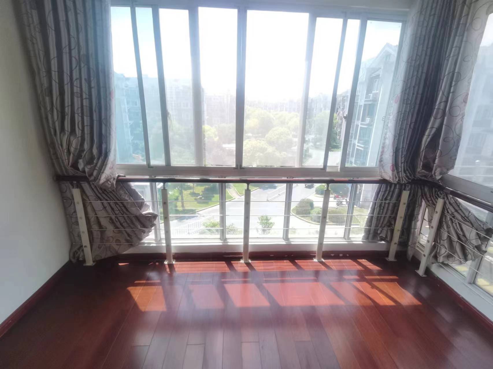 新港花苑西区 4室3厅2卫 132.00m&sup2;