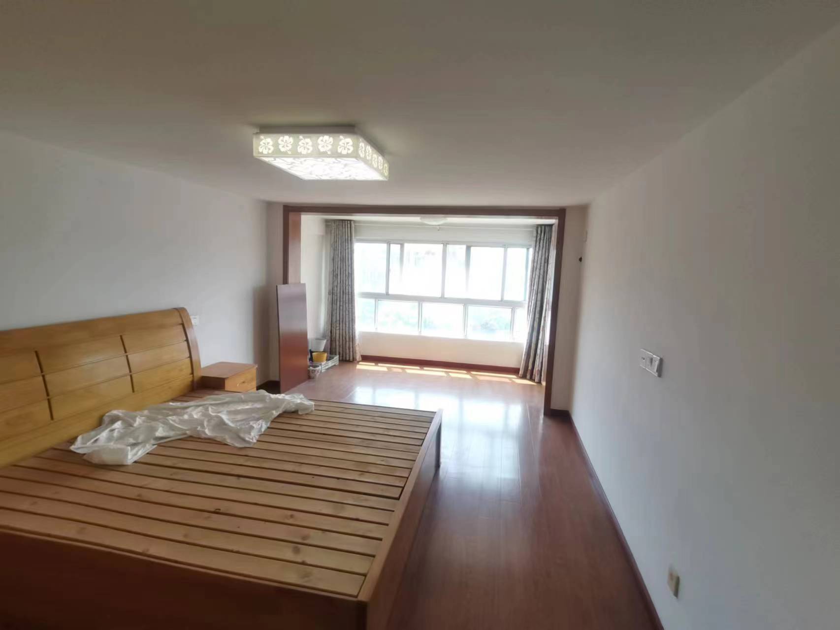 新港花苑西区 4室3厅2卫 132.00m&sup2;