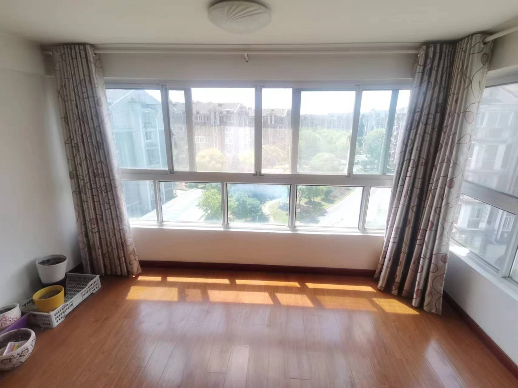 新港花苑西区 4室3厅2卫 132.00m&sup2;