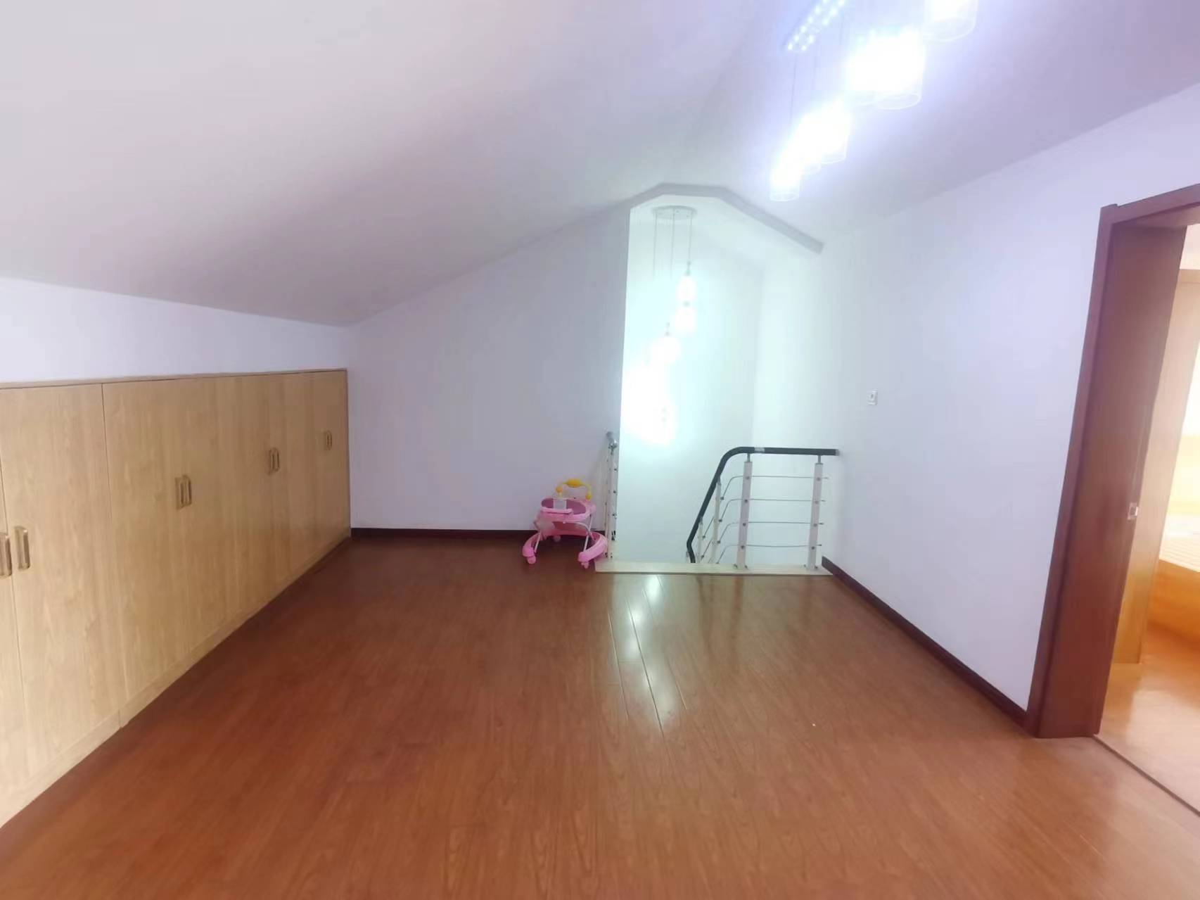 新港花苑西区 4室3厅2卫 132.00m&sup2;
