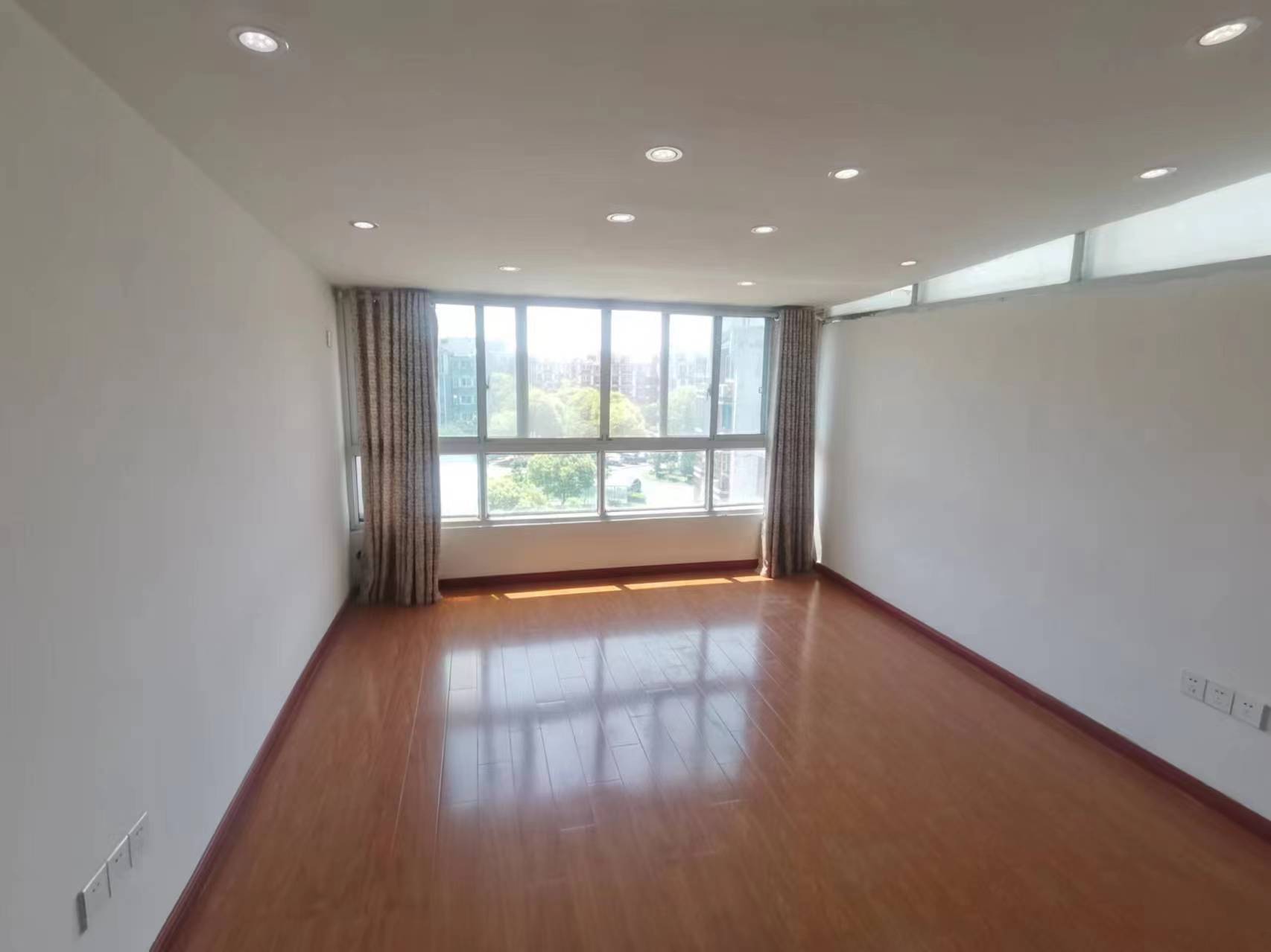 新港花苑西区 4室3厅2卫 132.00m&sup2;