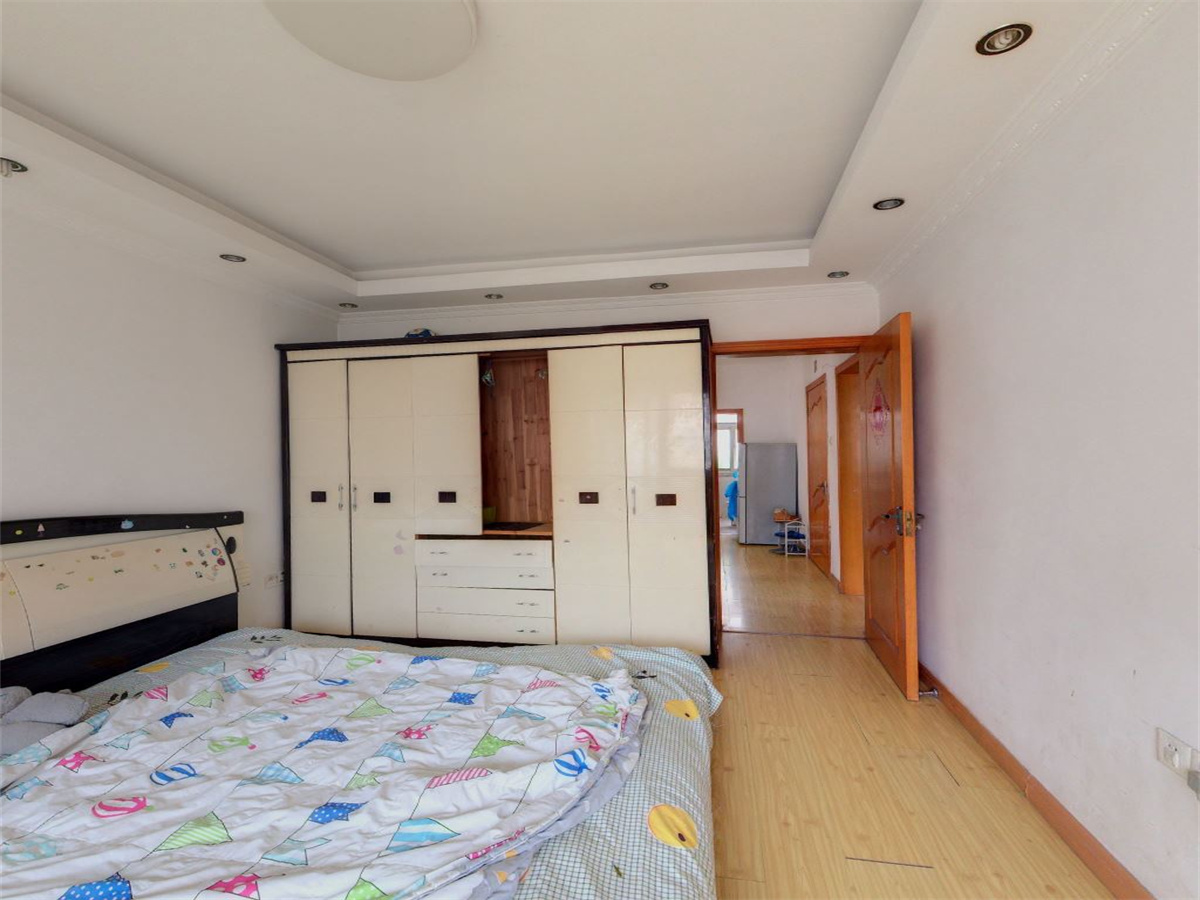城港新村 2室1厅1卫 65m&sup2;