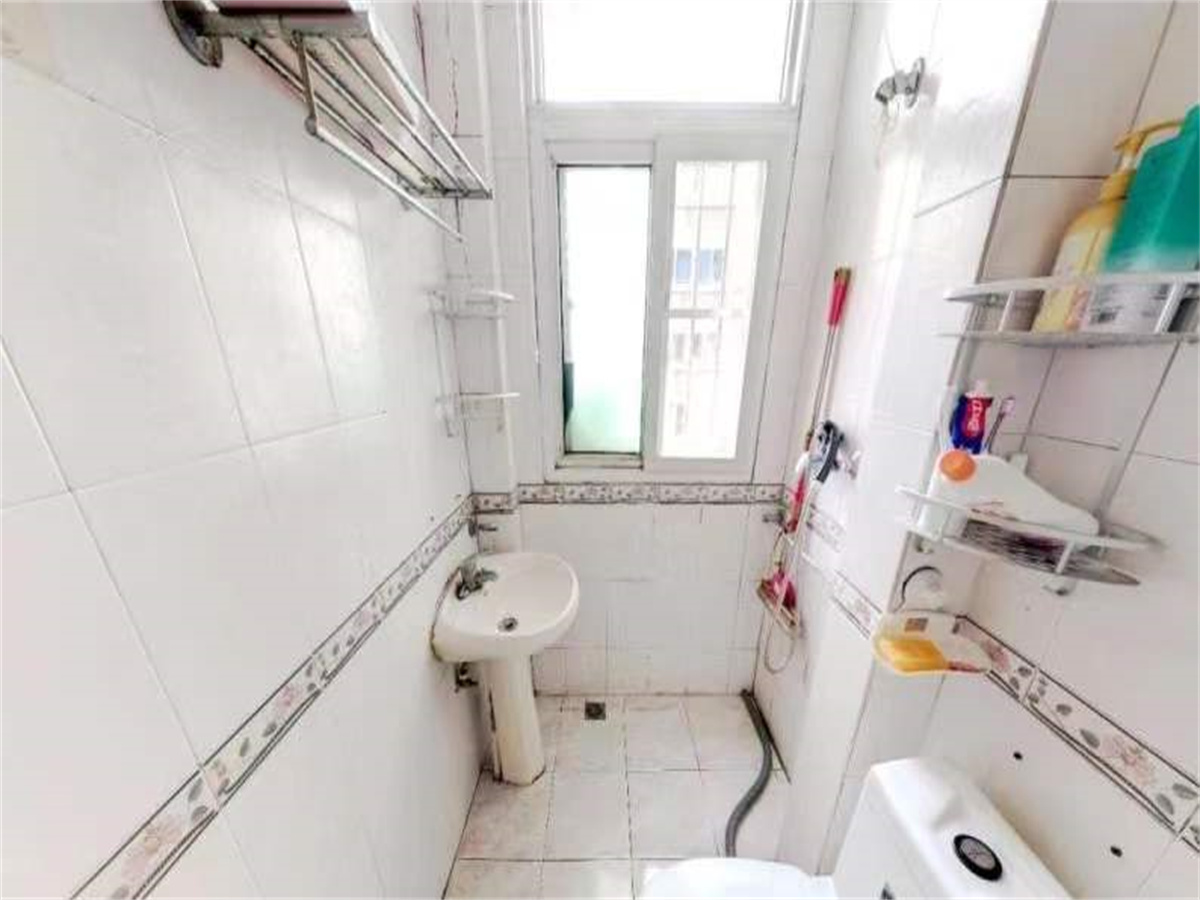 城港新村 2室1厅1卫 65m&sup2;