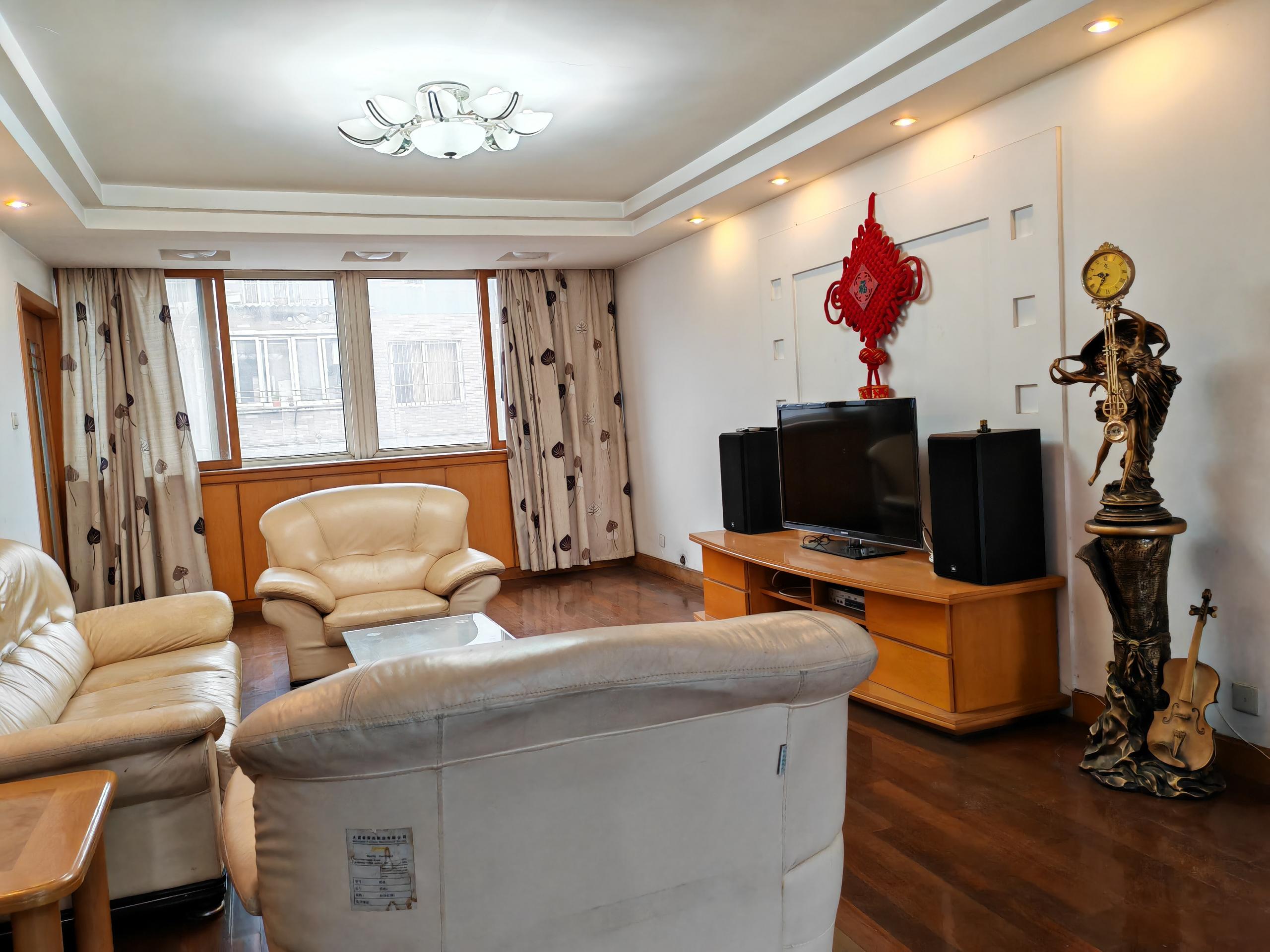 新龙花苑 3室2厅1卫 136.63m&sup2;