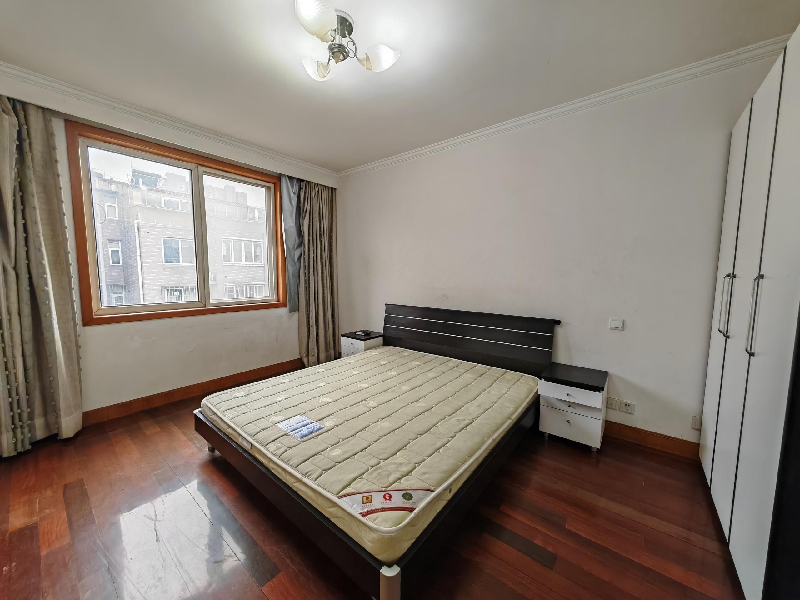 新龙花苑 3室2厅1卫 136.63m&sup2;