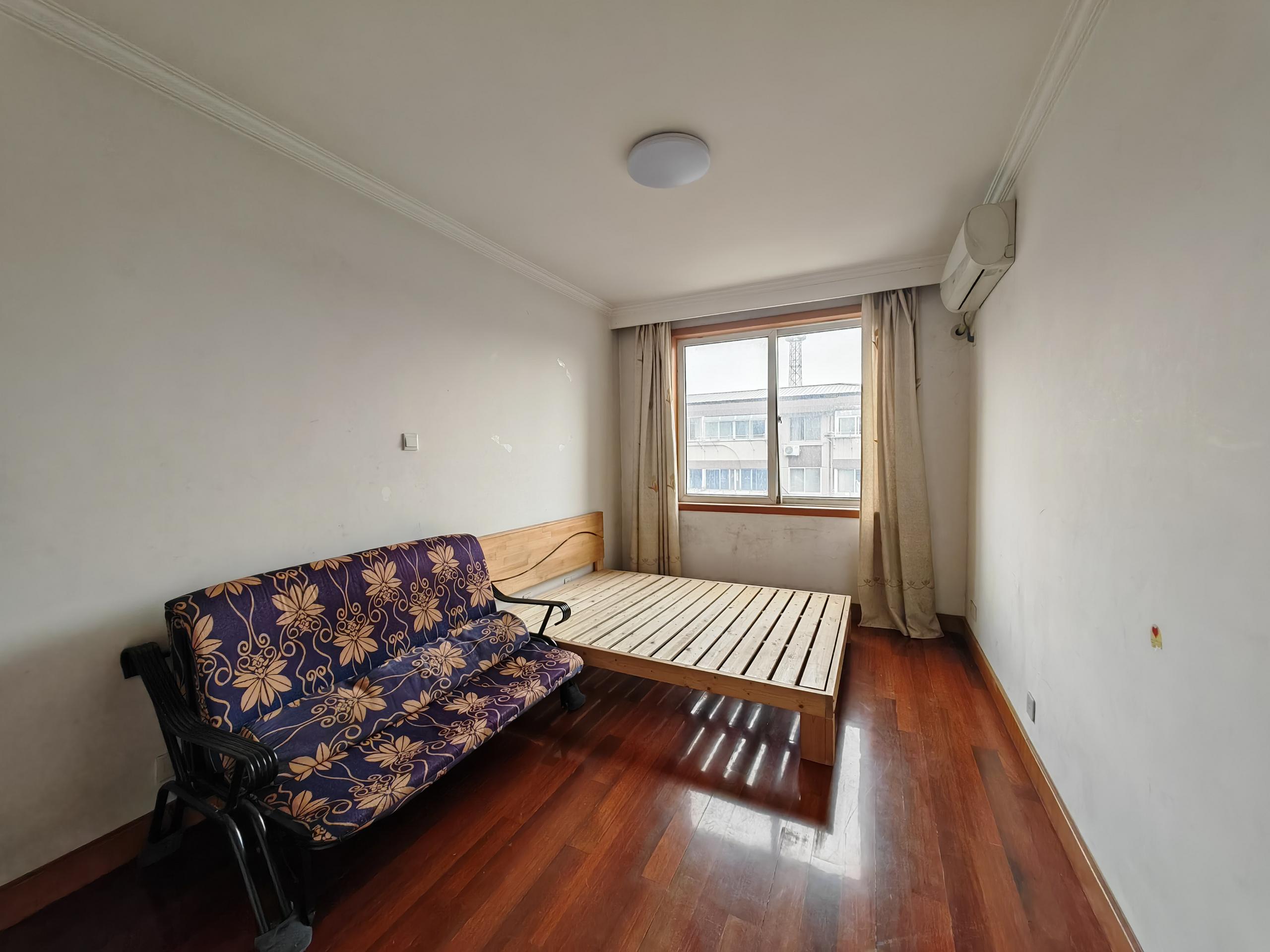 新龙花苑 3室2厅1卫 136.63m&sup2;