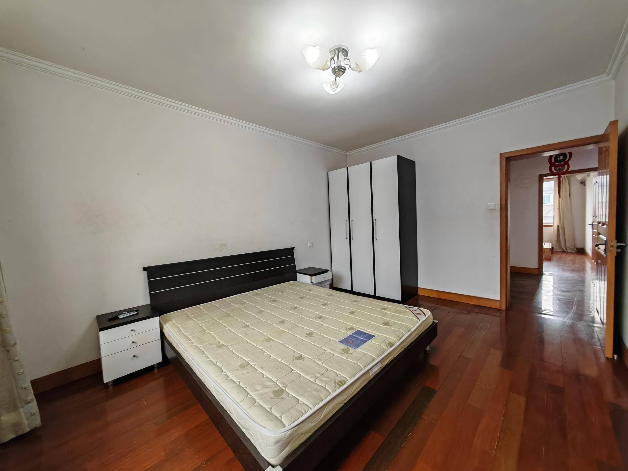新龙花苑 3室2厅1卫 136.63m&sup2;