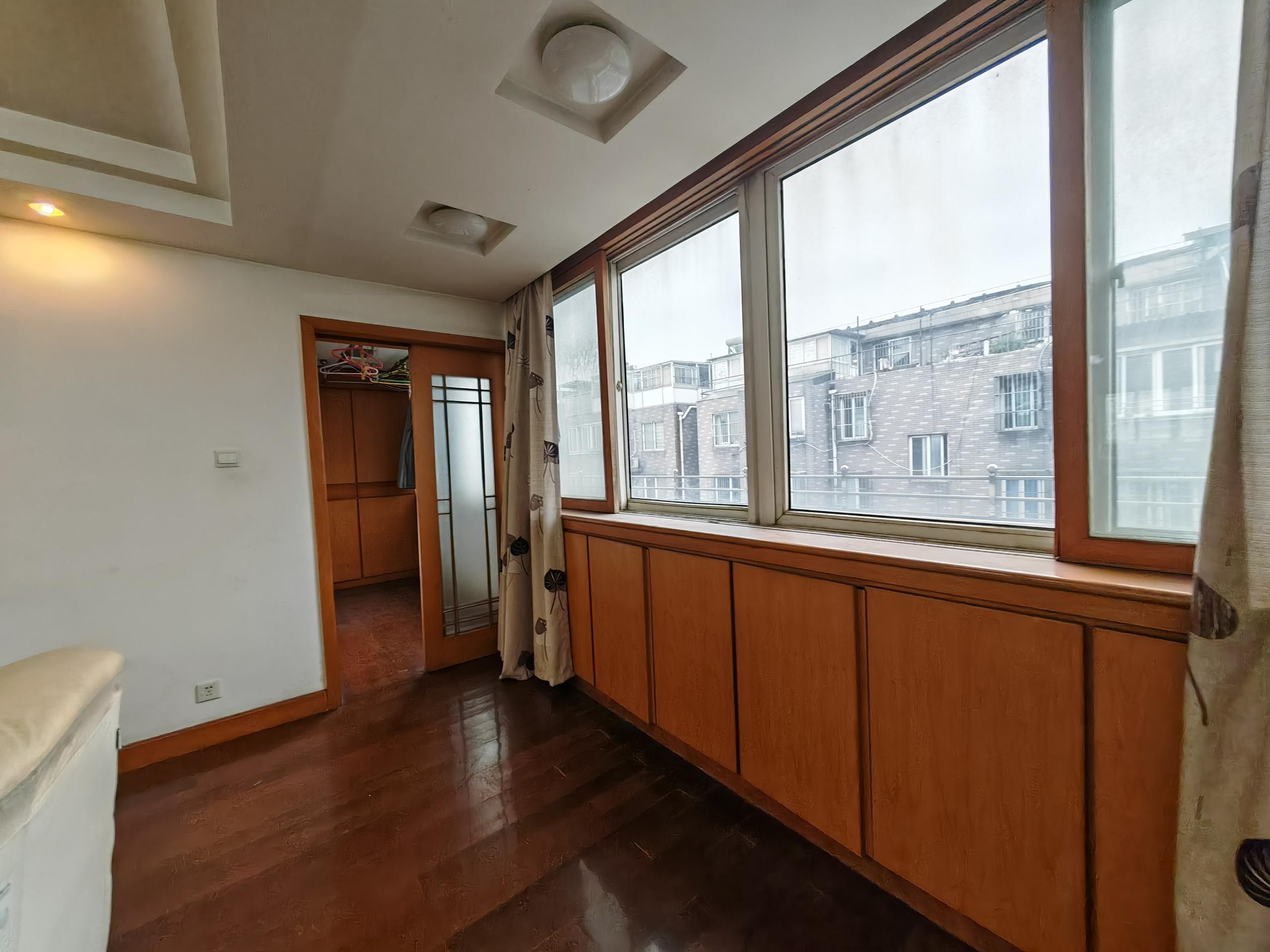 新龙花苑 3室2厅1卫 136.63m&sup2;