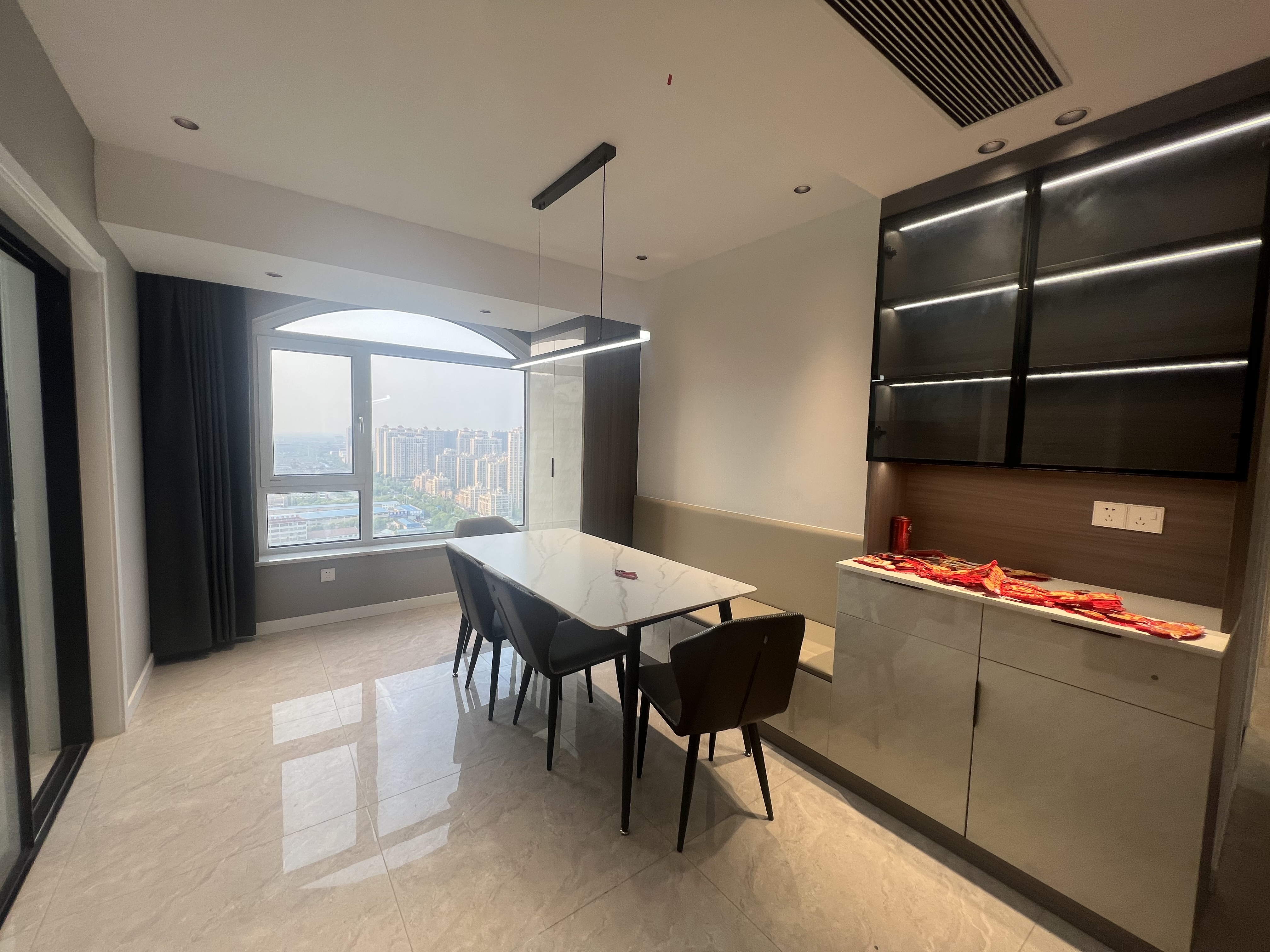 华强城 4室2厅2卫 142.00m²