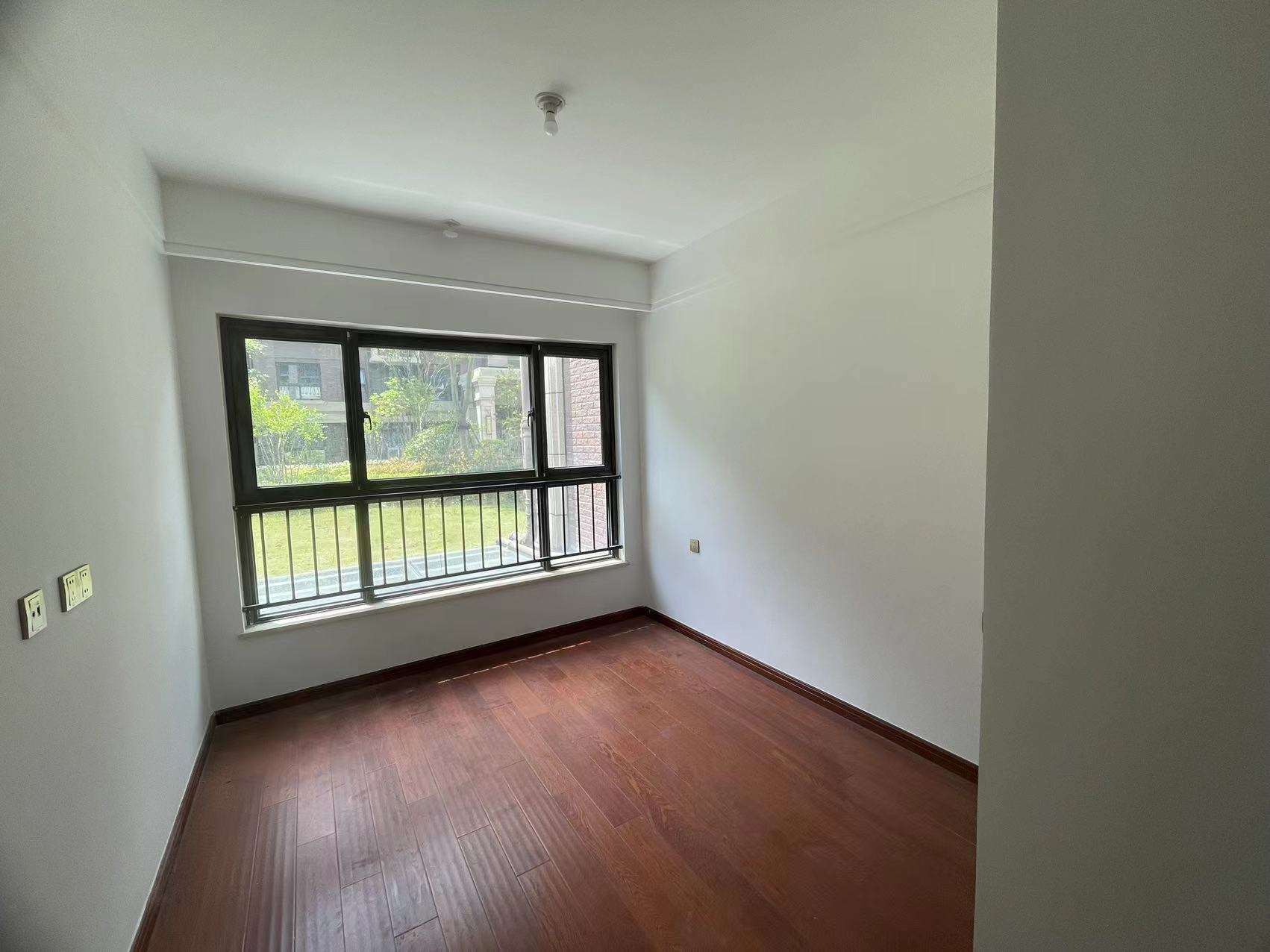林肯公园 4室2厅2卫 123m&sup2;