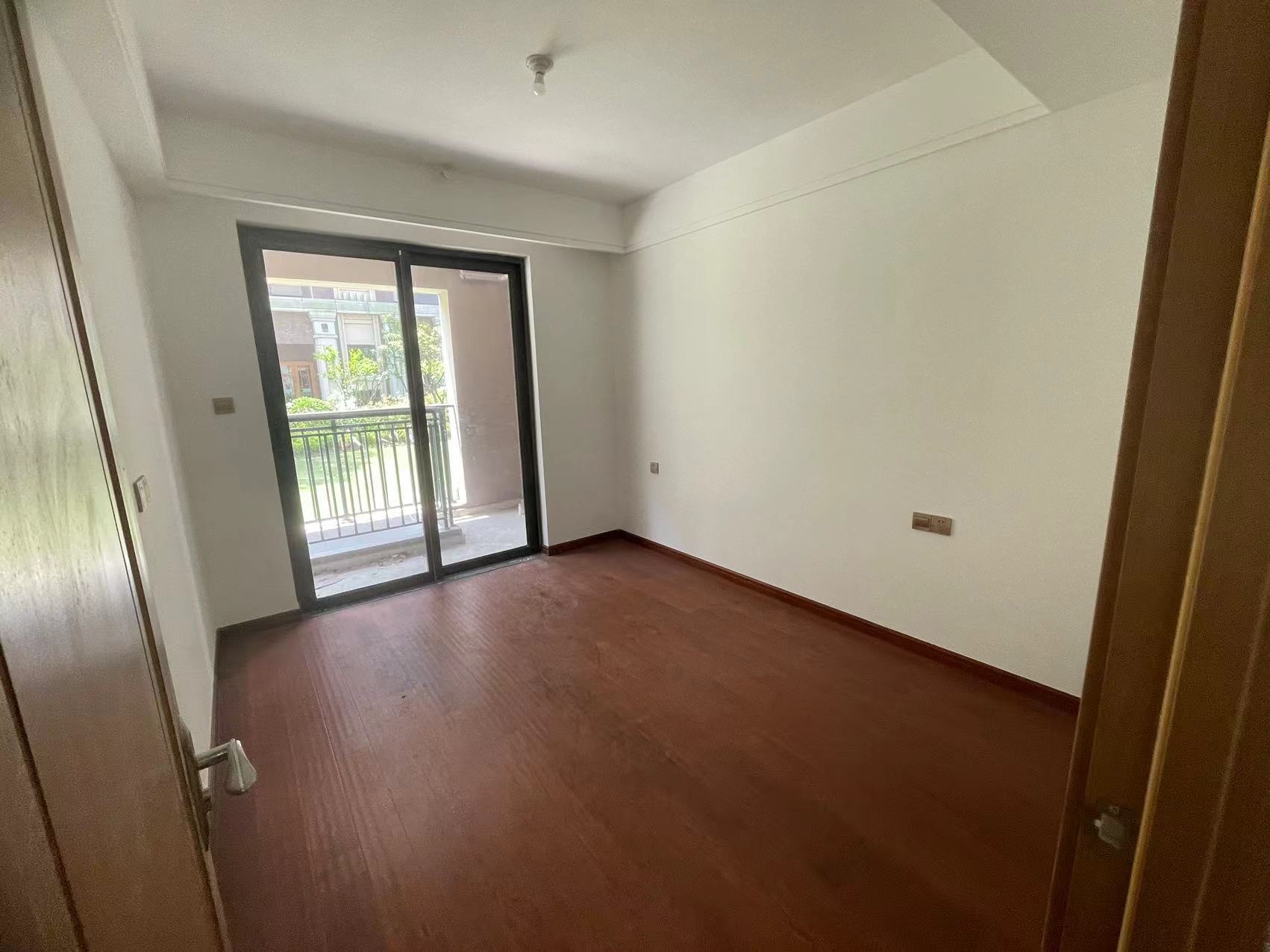林肯公园 4室2厅2卫 123m&sup2;