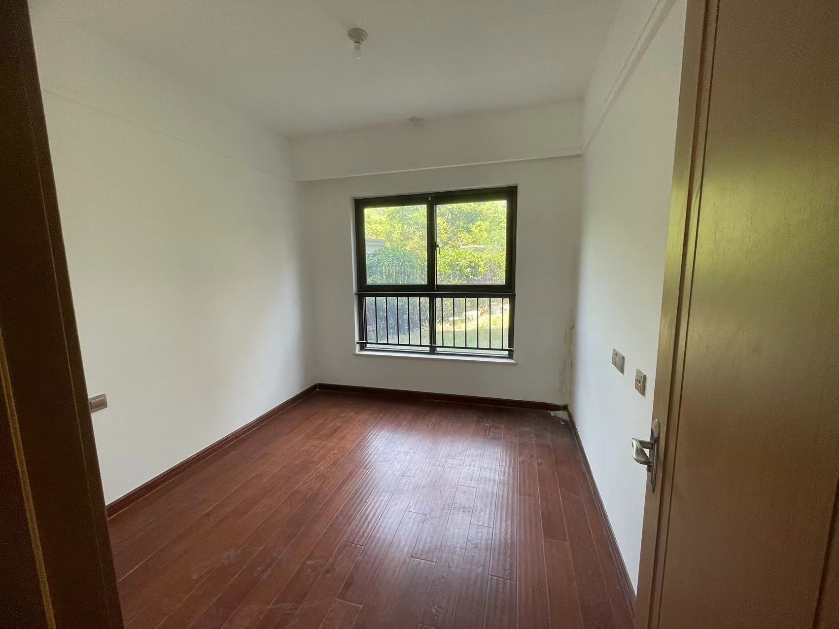 林肯公园 4室2厅2卫 123m&sup2;