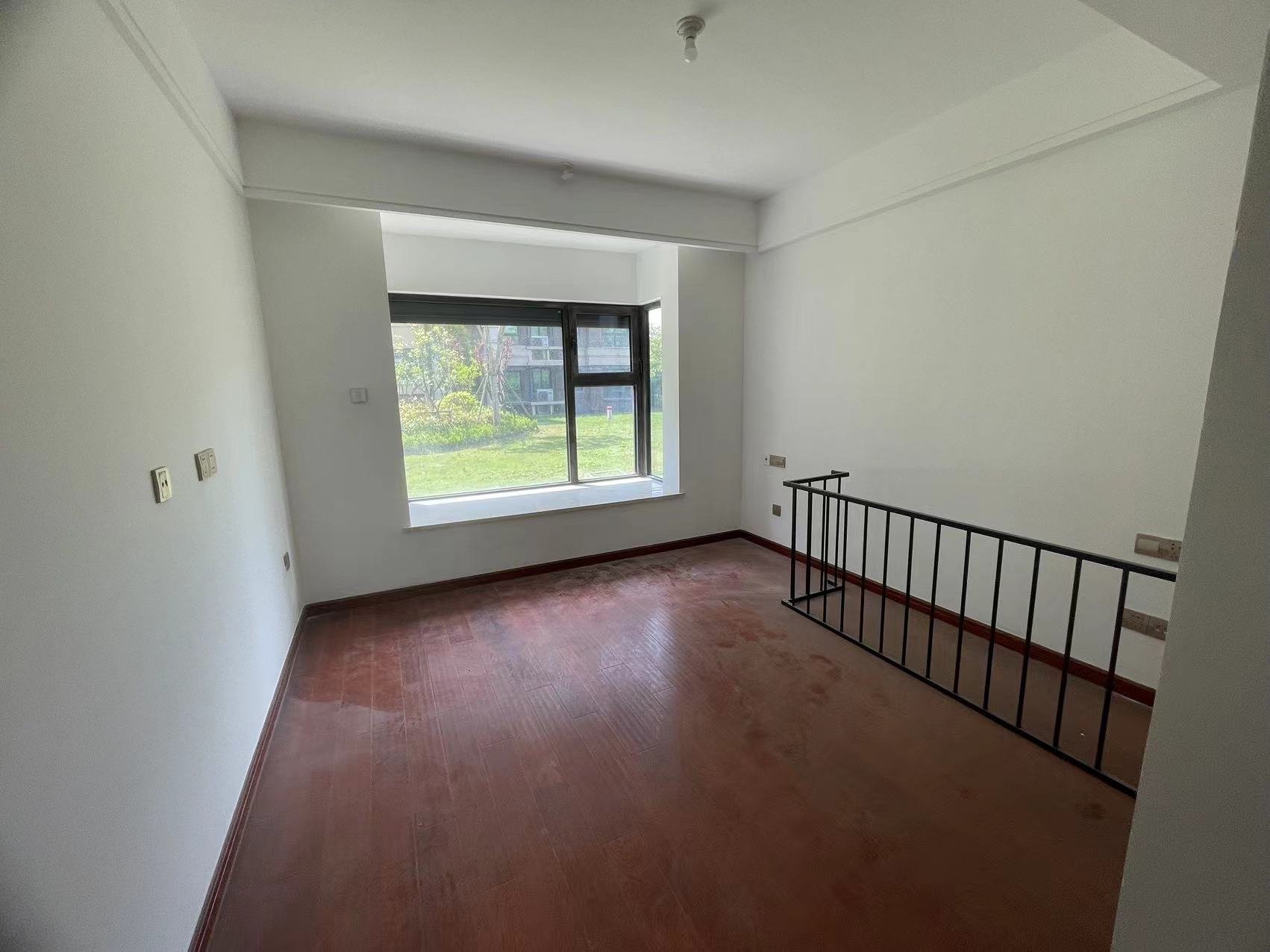 林肯公园 4室2厅2卫 123m&sup2;