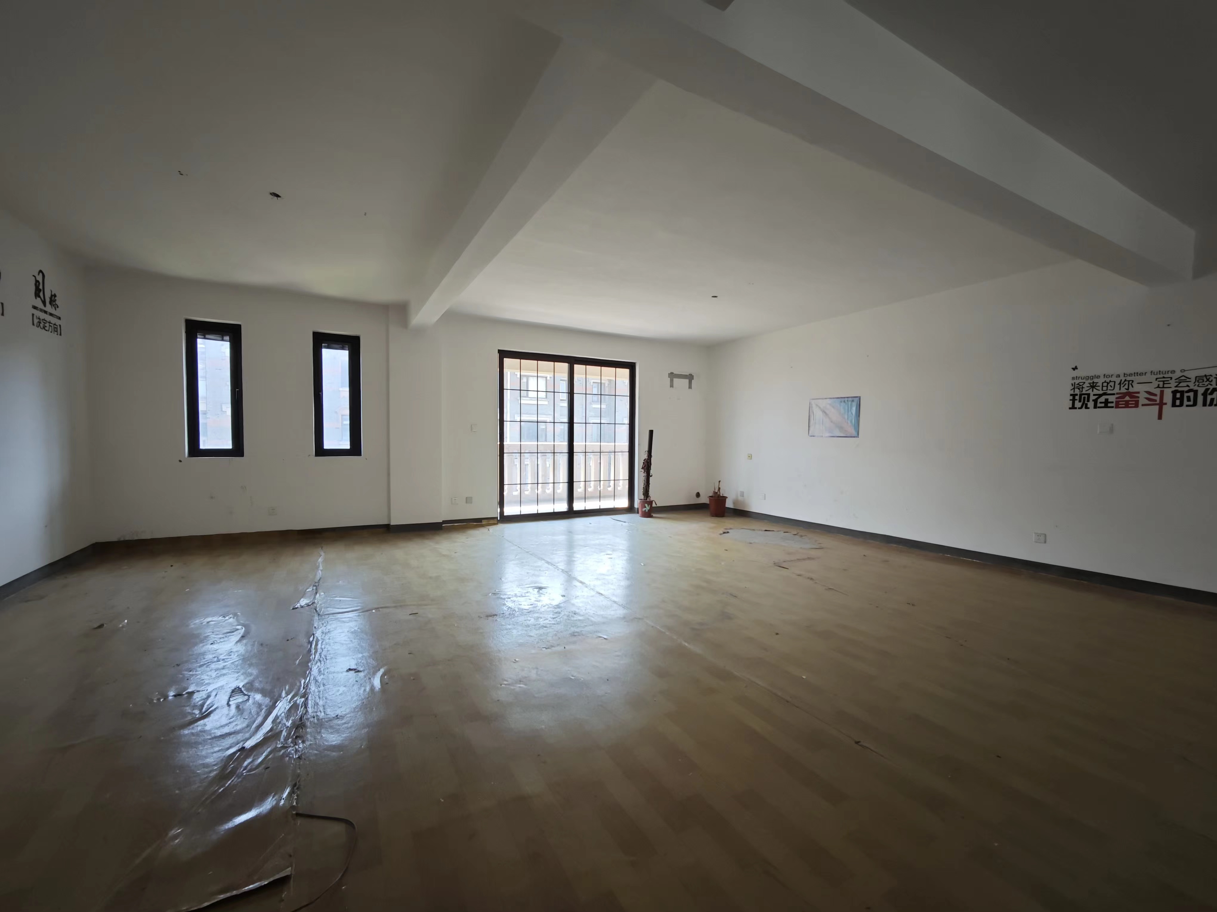 南通壹城水清木华 4室2厅2卫 233.00m&sup2;