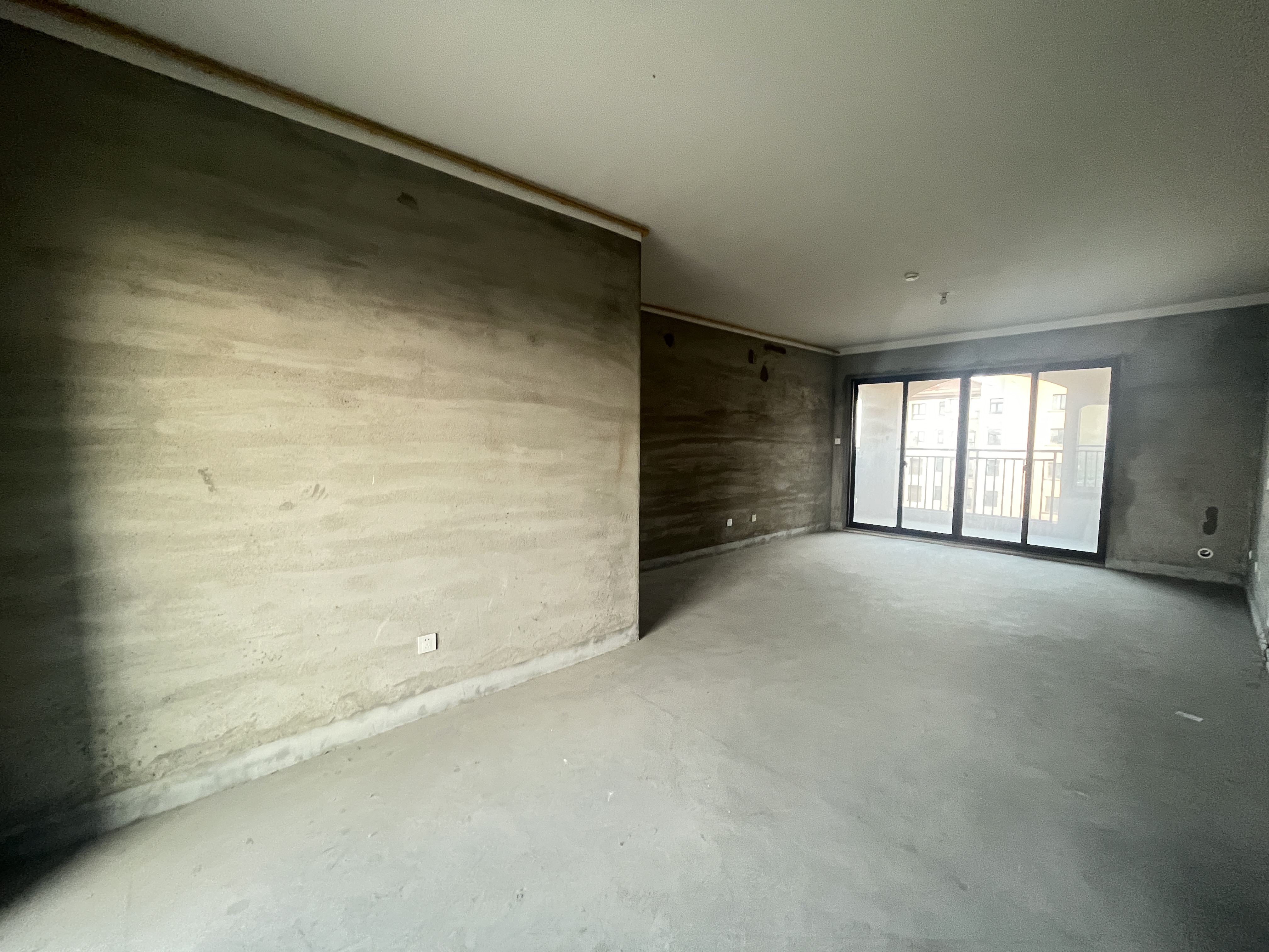 华强城 4室2厅2卫 144m²