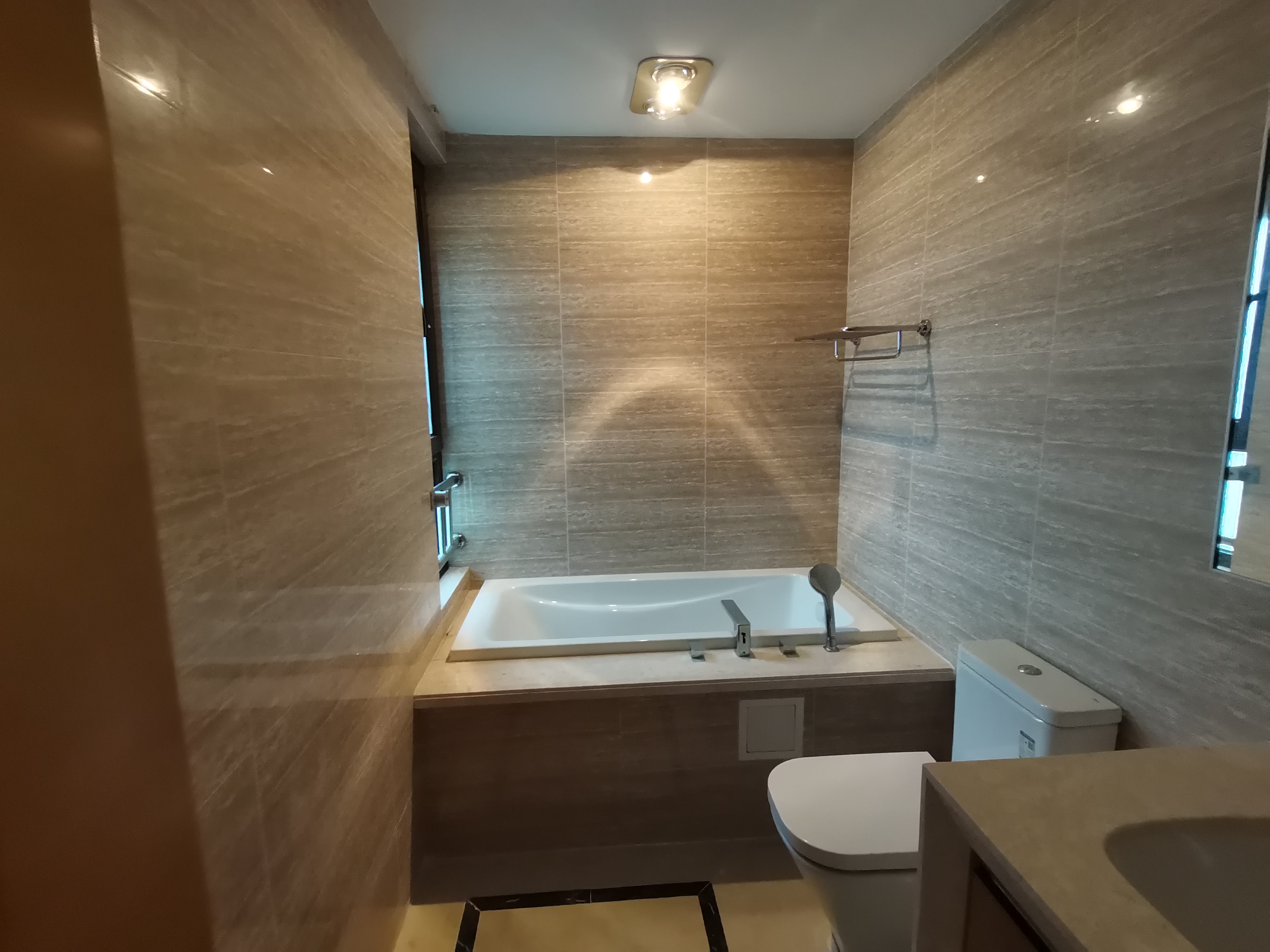 富力院士廷 4室2厅2卫 136m&sup2;