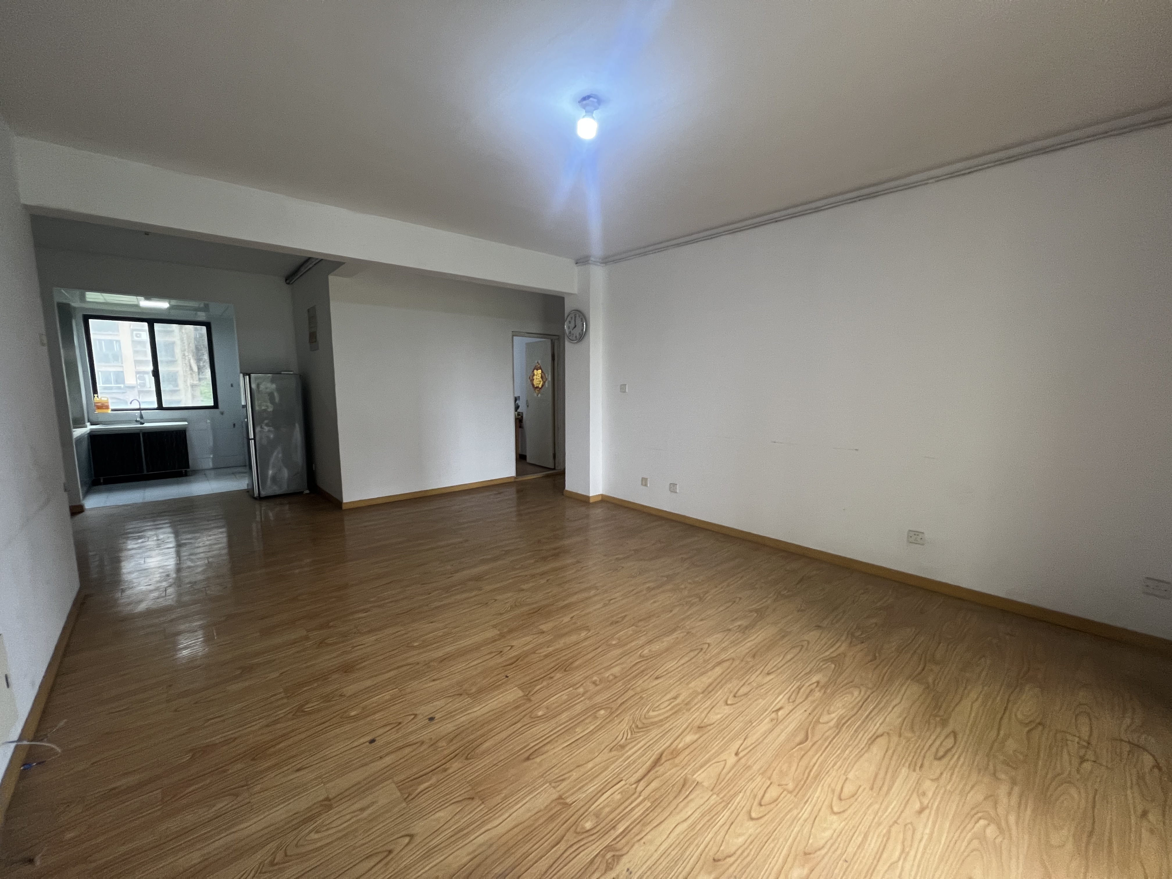 华强城 3室2厅2卫 132.00m²