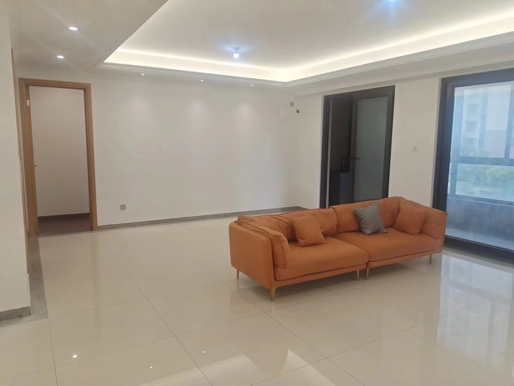 富力院士廷 3室2厅2卫 136.00m²