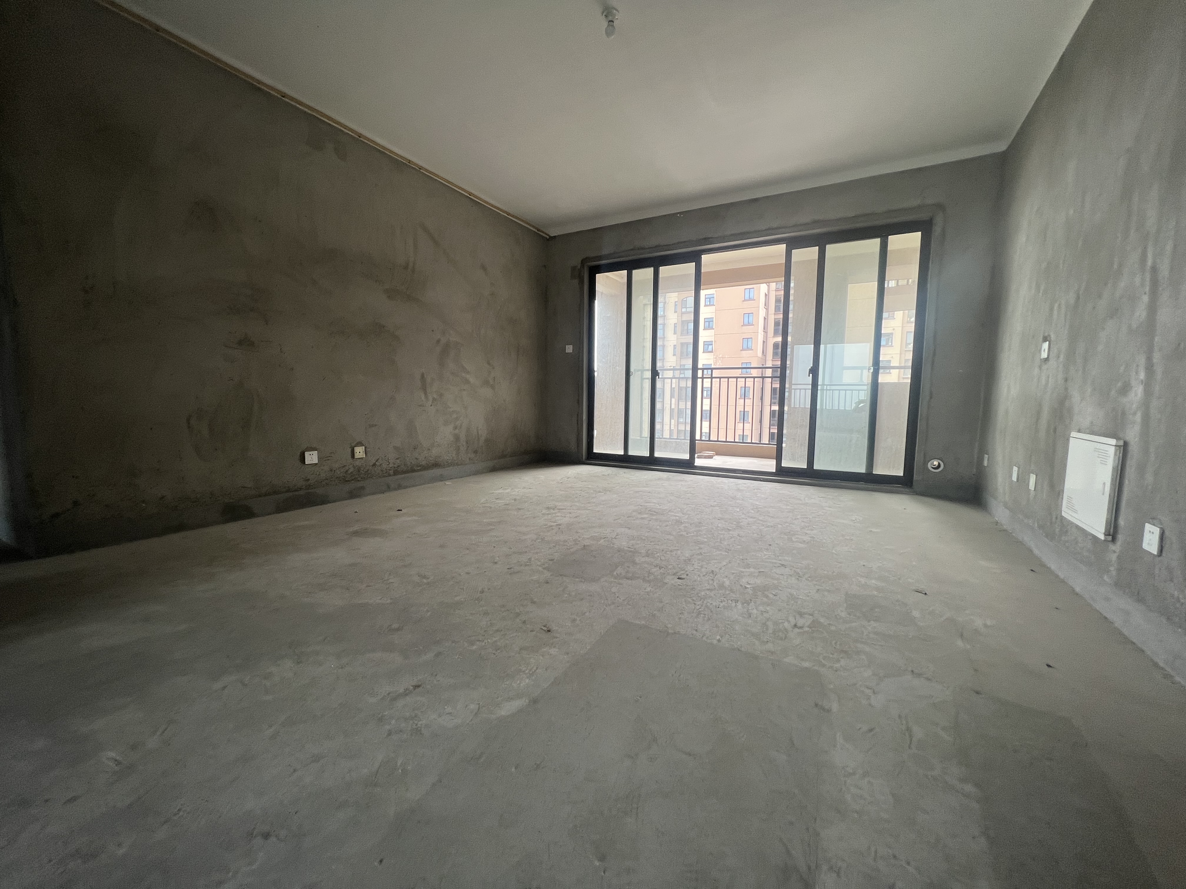 华强城 4室2厅2卫 146m&sup2;