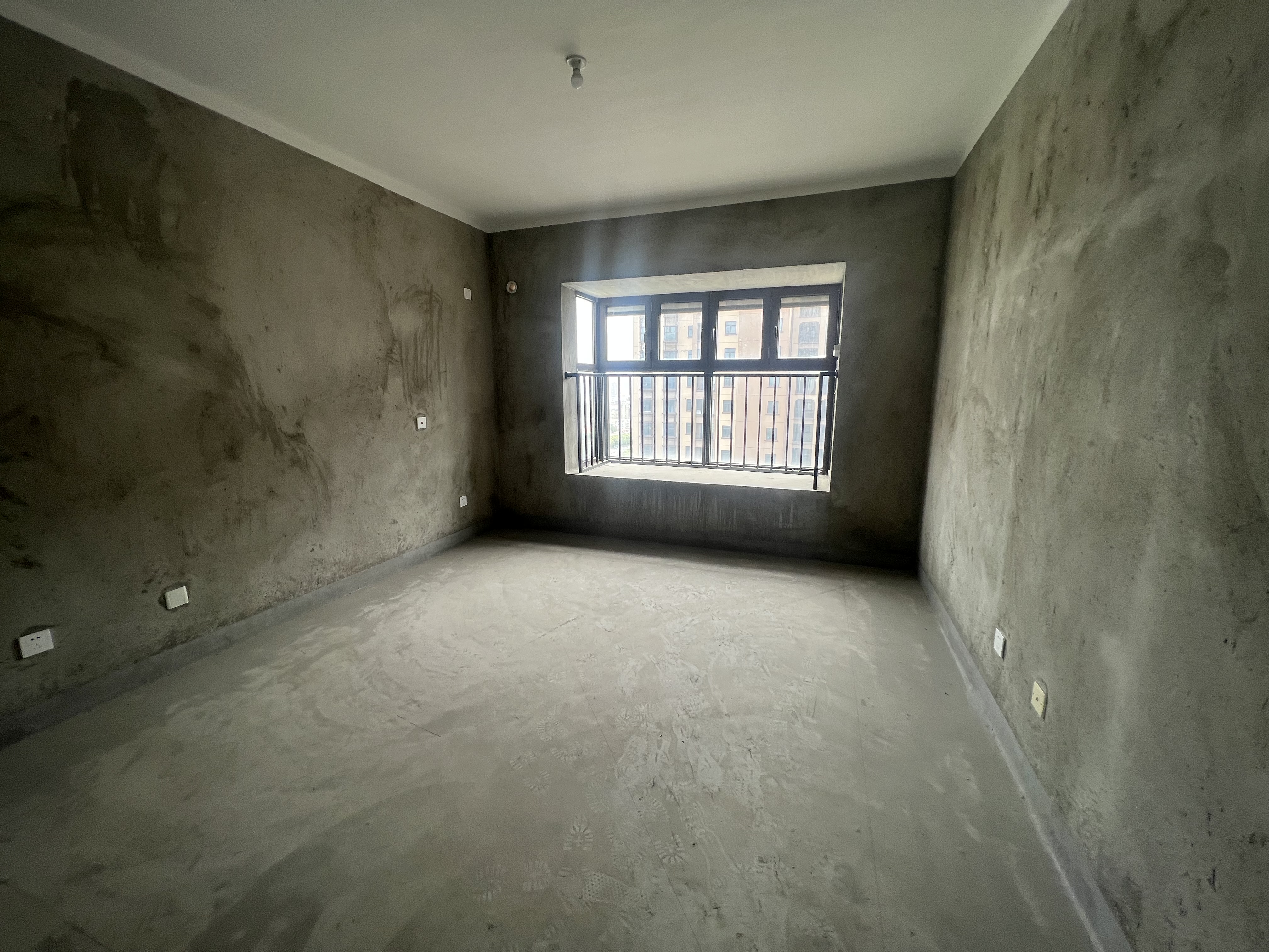 华强城 4室2厅2卫 146m&sup2;