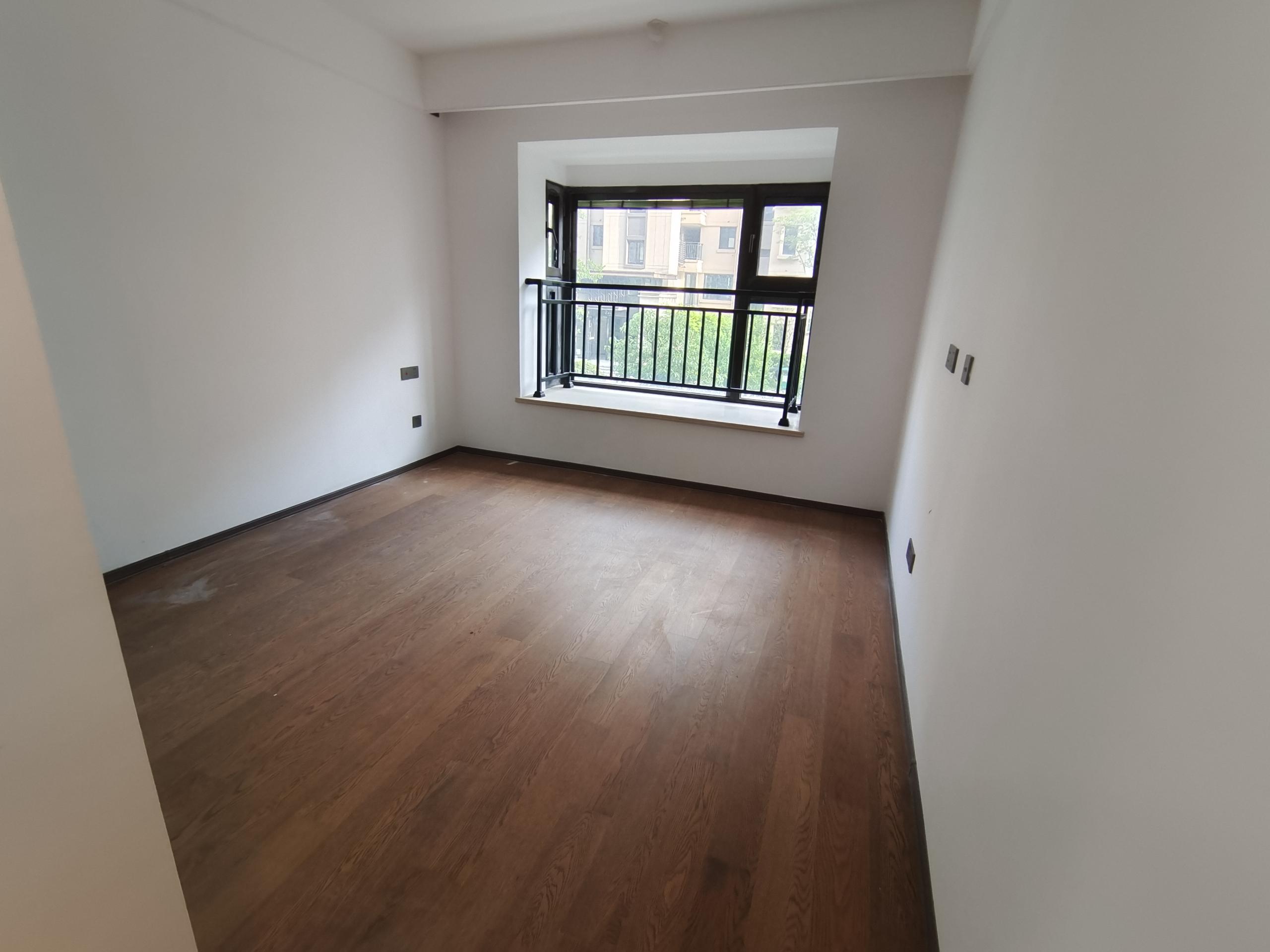 春风南岸东园 4室2厅2卫 122m&sup2;