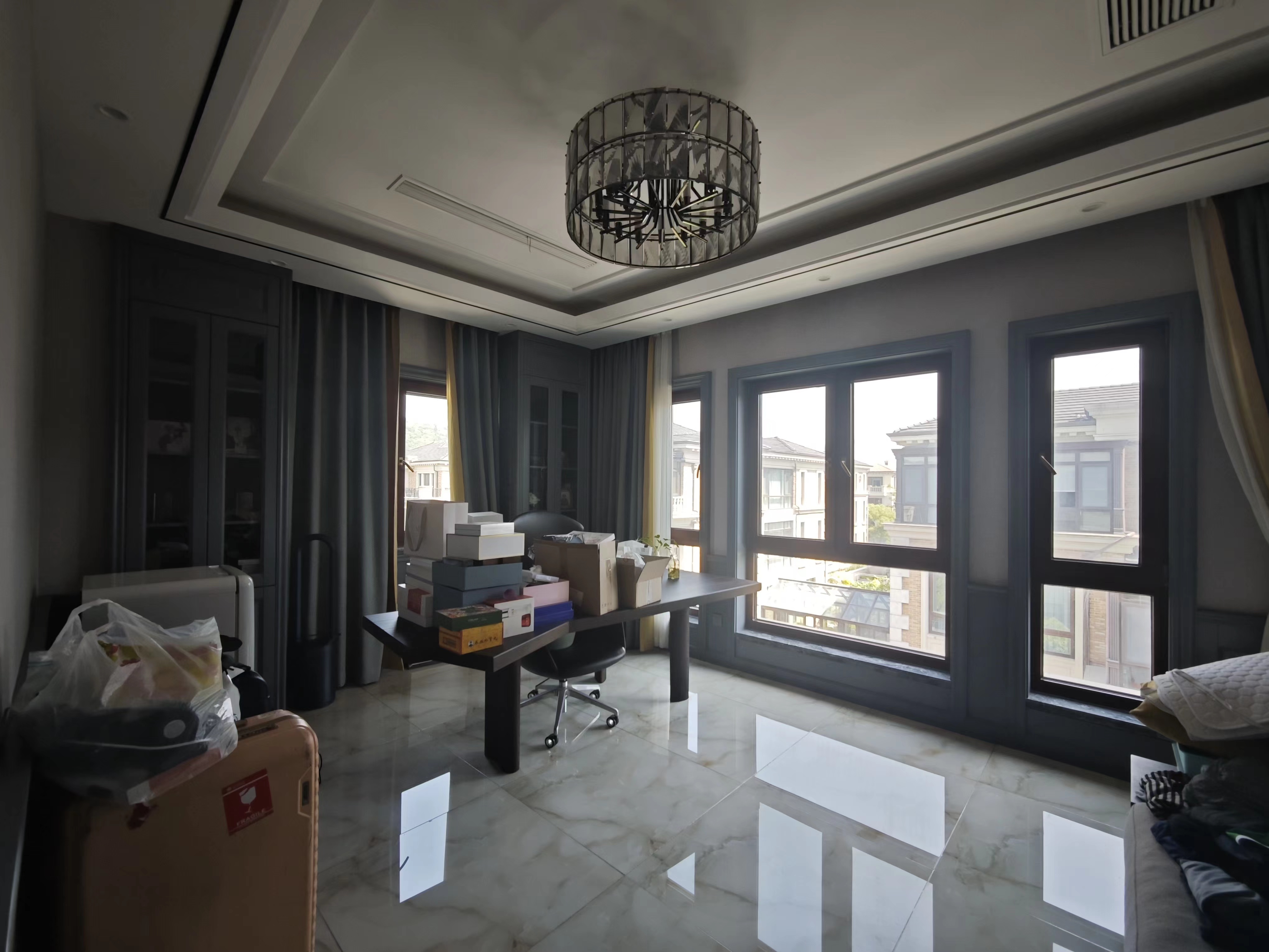 顺发御园 5室2厅4卫 310m&sup2;