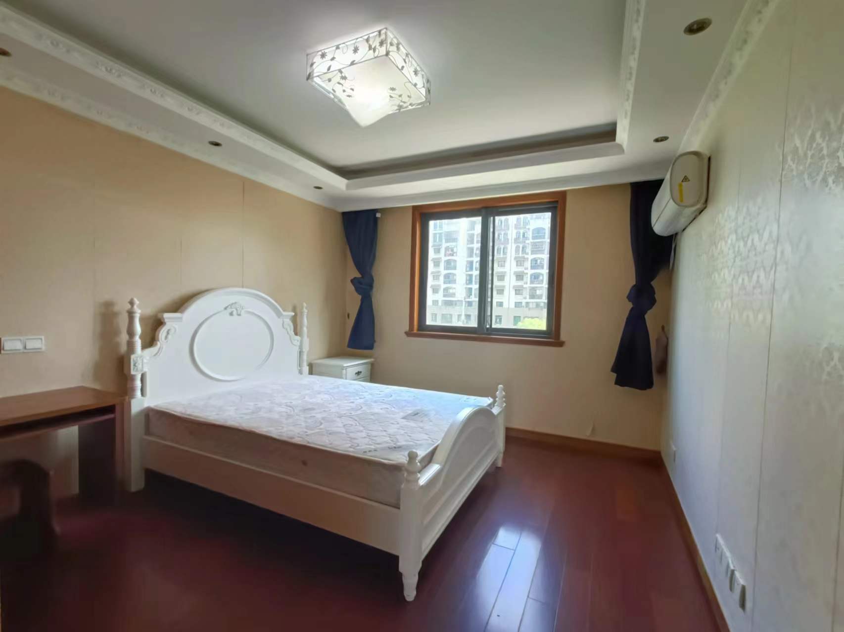 高迪晶城 3室2厅2卫 155m&sup2;