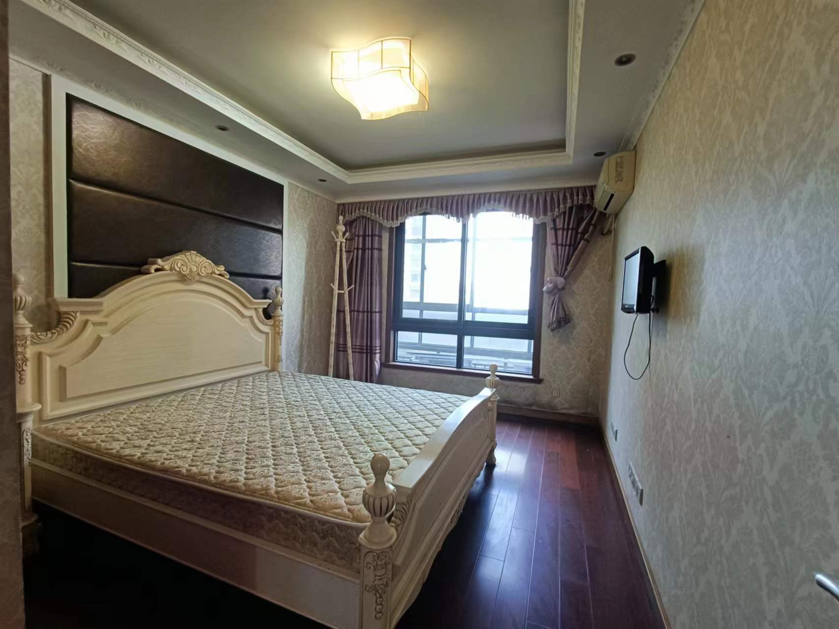 高迪晶城 3室2厅2卫 155m&sup2;
