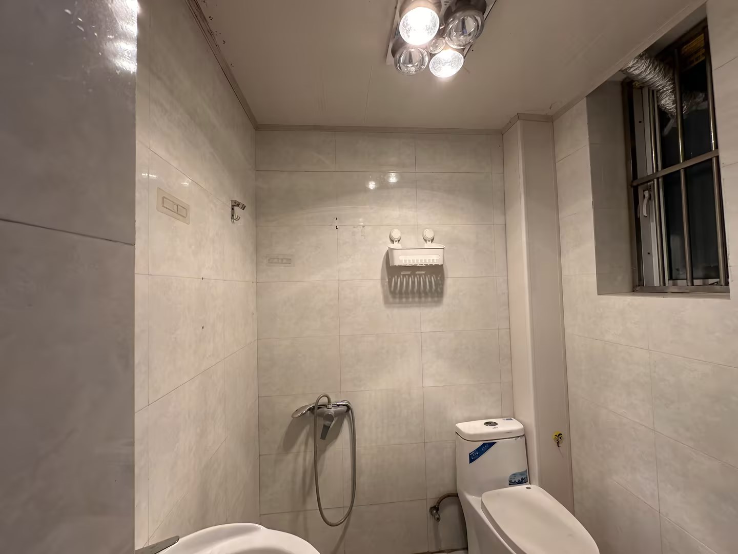 易家桥新村 1室1厅1卫 56.00m&sup2;