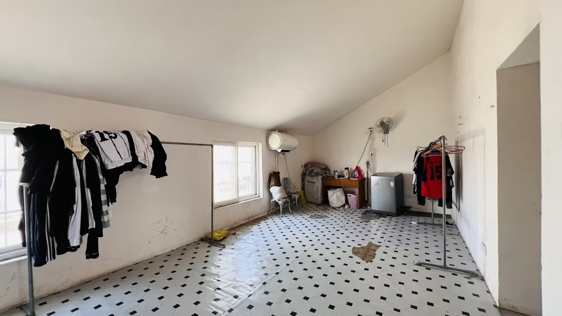 世纪新城 4室2厅1卫 180.00m&sup2;