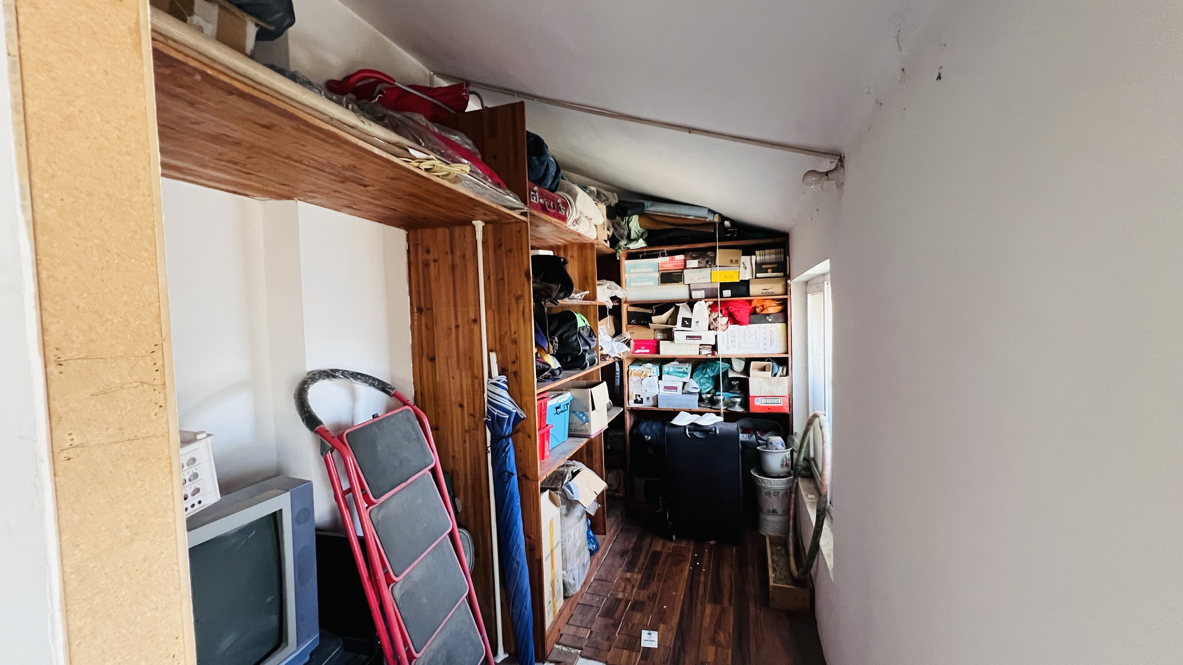 世纪新城 4室2厅1卫 180.00m&sup2;